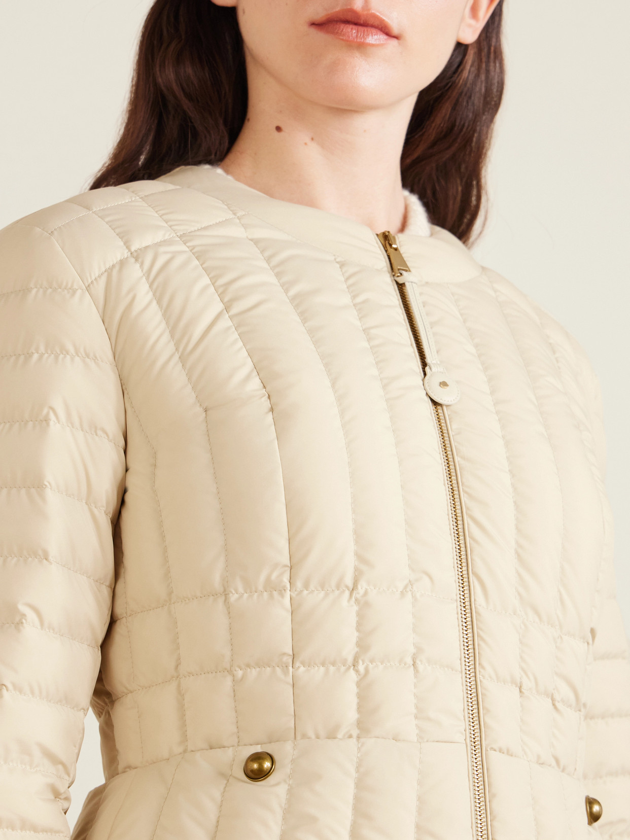 Moncler Menthe Vertical-quilted Short Down Jacket In Gray