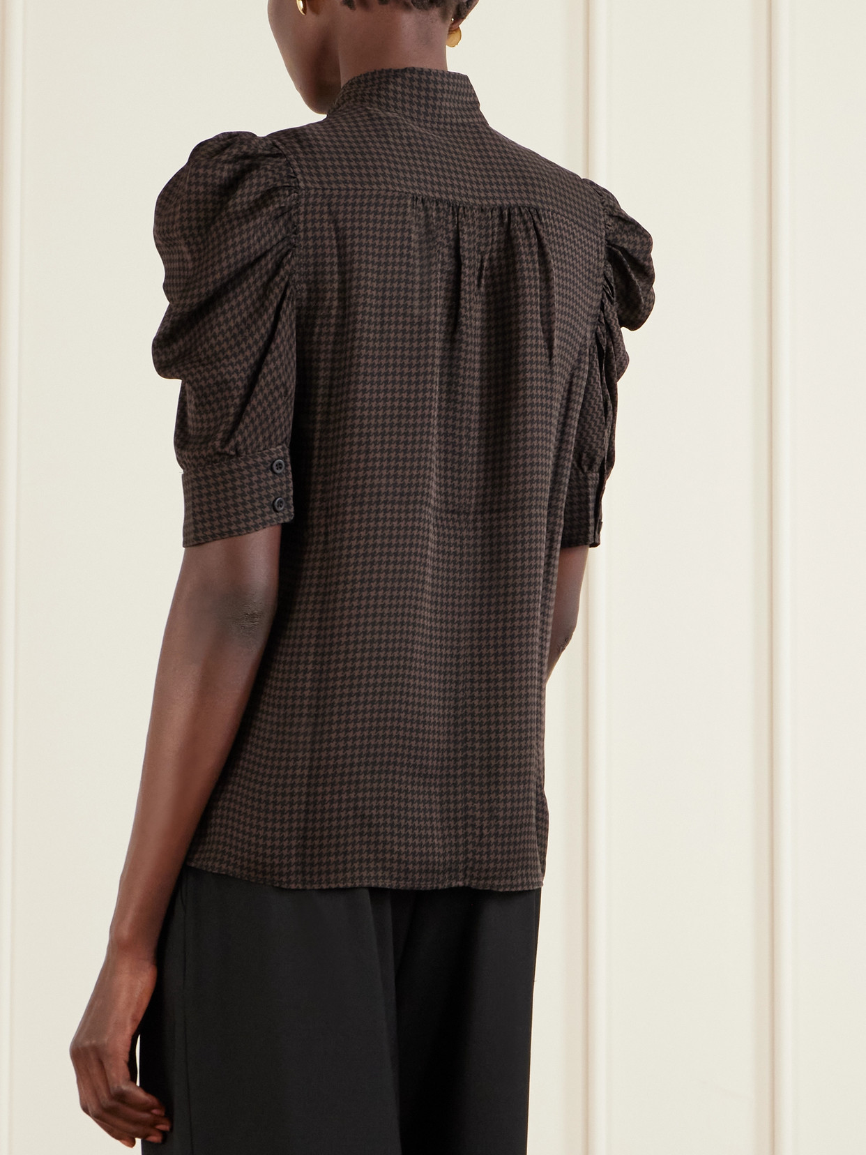 Frame Gillian Houndstooth Silk-satin Shirt In Brown