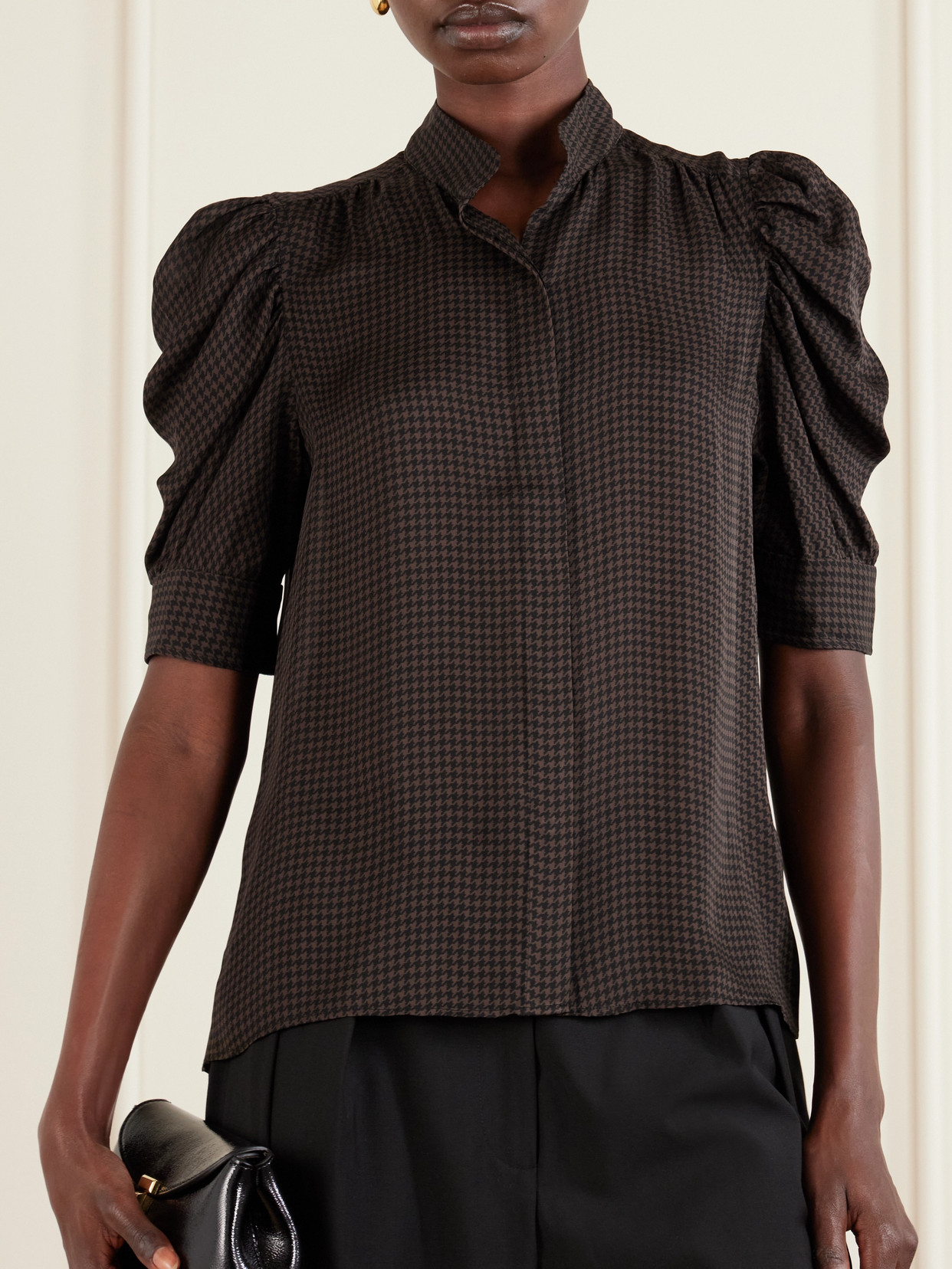 Frame Gillian Houndstooth Silk-satin Shirt In Brown