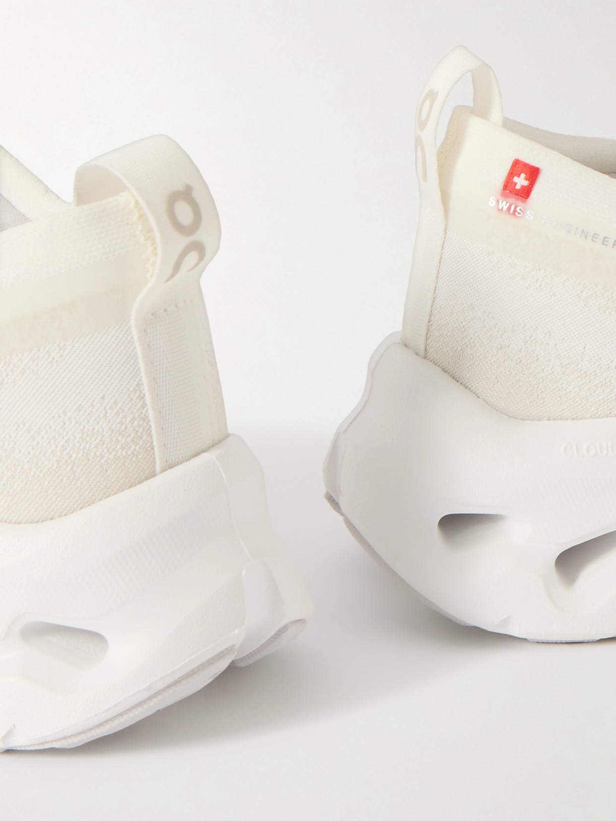 On + Zendaya Cloudtilt Mo Stretch Recycled-knit Sneakers In White