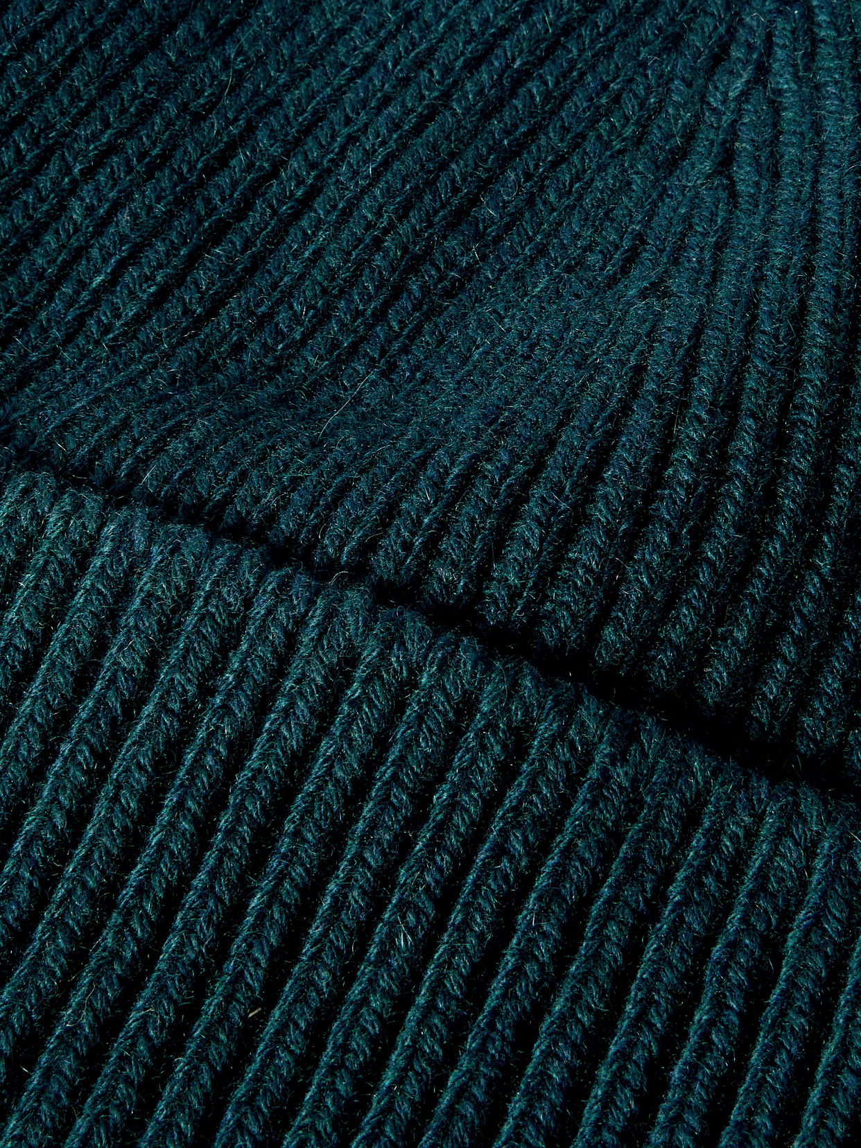 Johnstons Of Elgin Ribbed Cashmere Beanie In Green