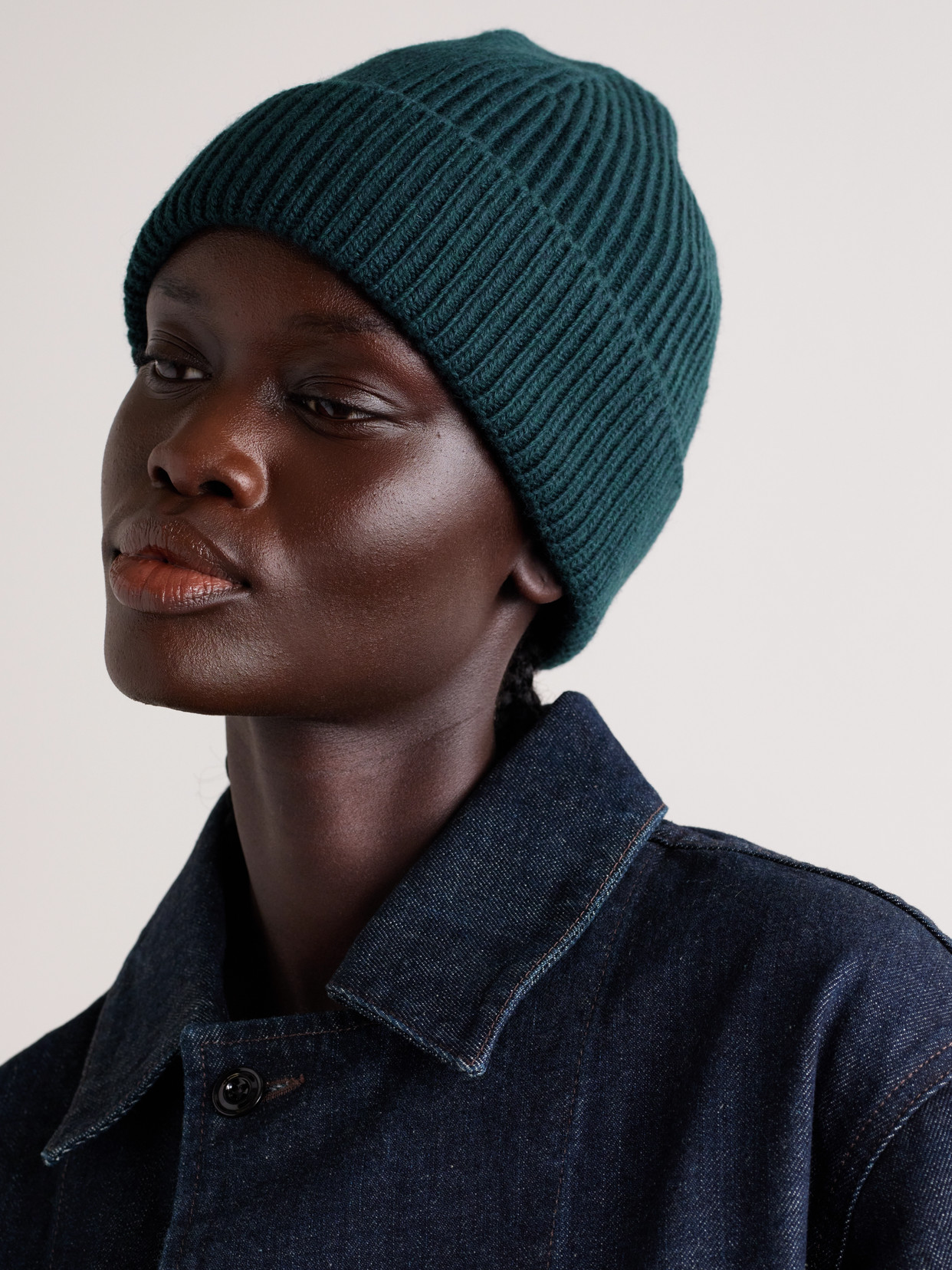 Johnstons Of Elgin Ribbed Cashmere Beanie In Green