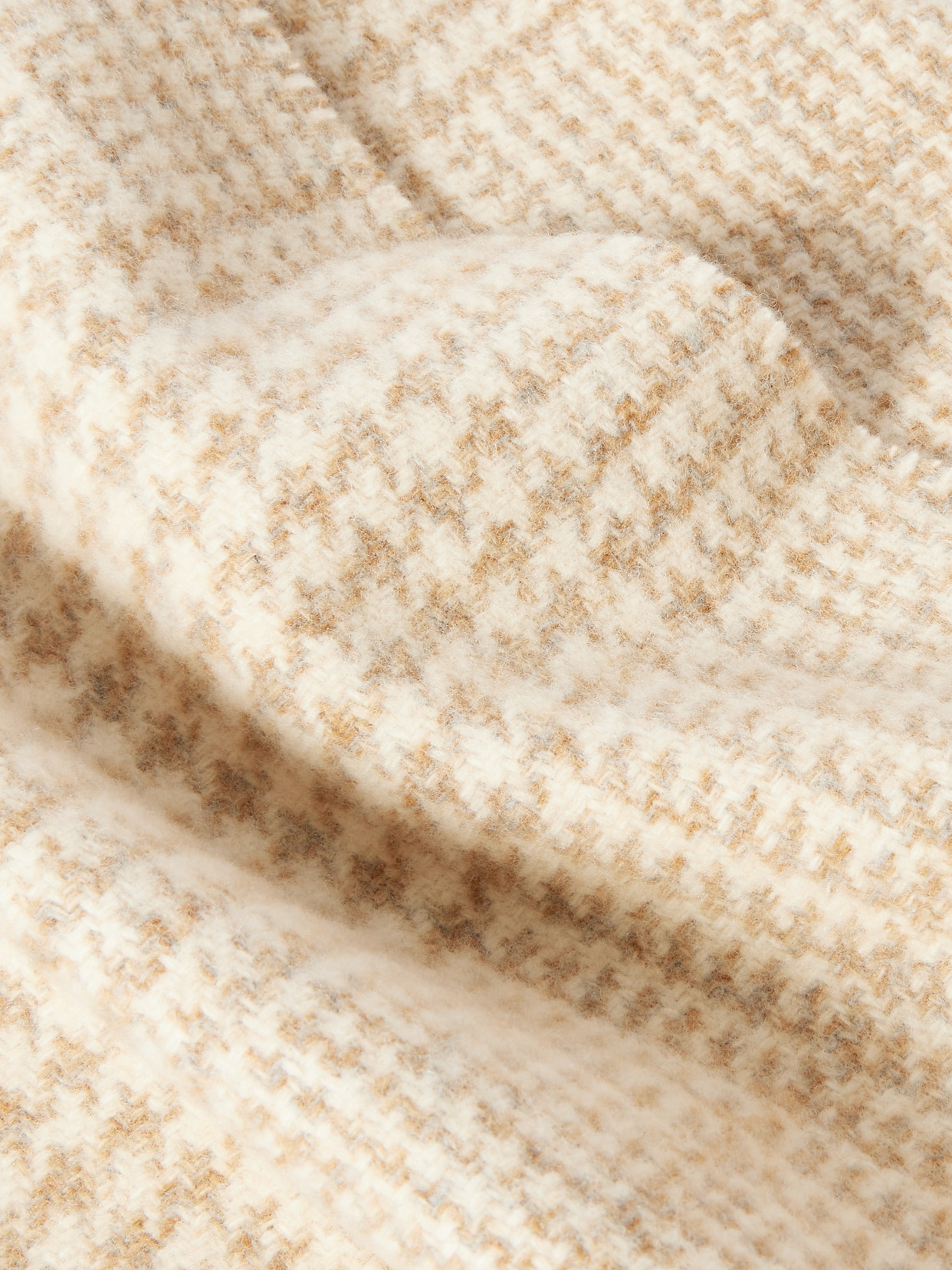 Johnstons Of Elgin Glen Fringed Houndstooth Wool Scarf In Neutral