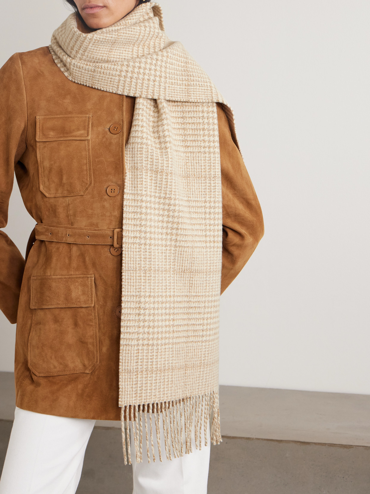 Johnstons Of Elgin Glen Fringed Houndstooth Wool Scarf In Neutral