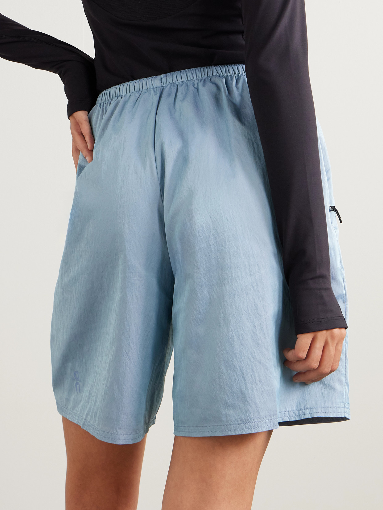 On Blue Zendaya Editi Iridescent Shorts In Blue