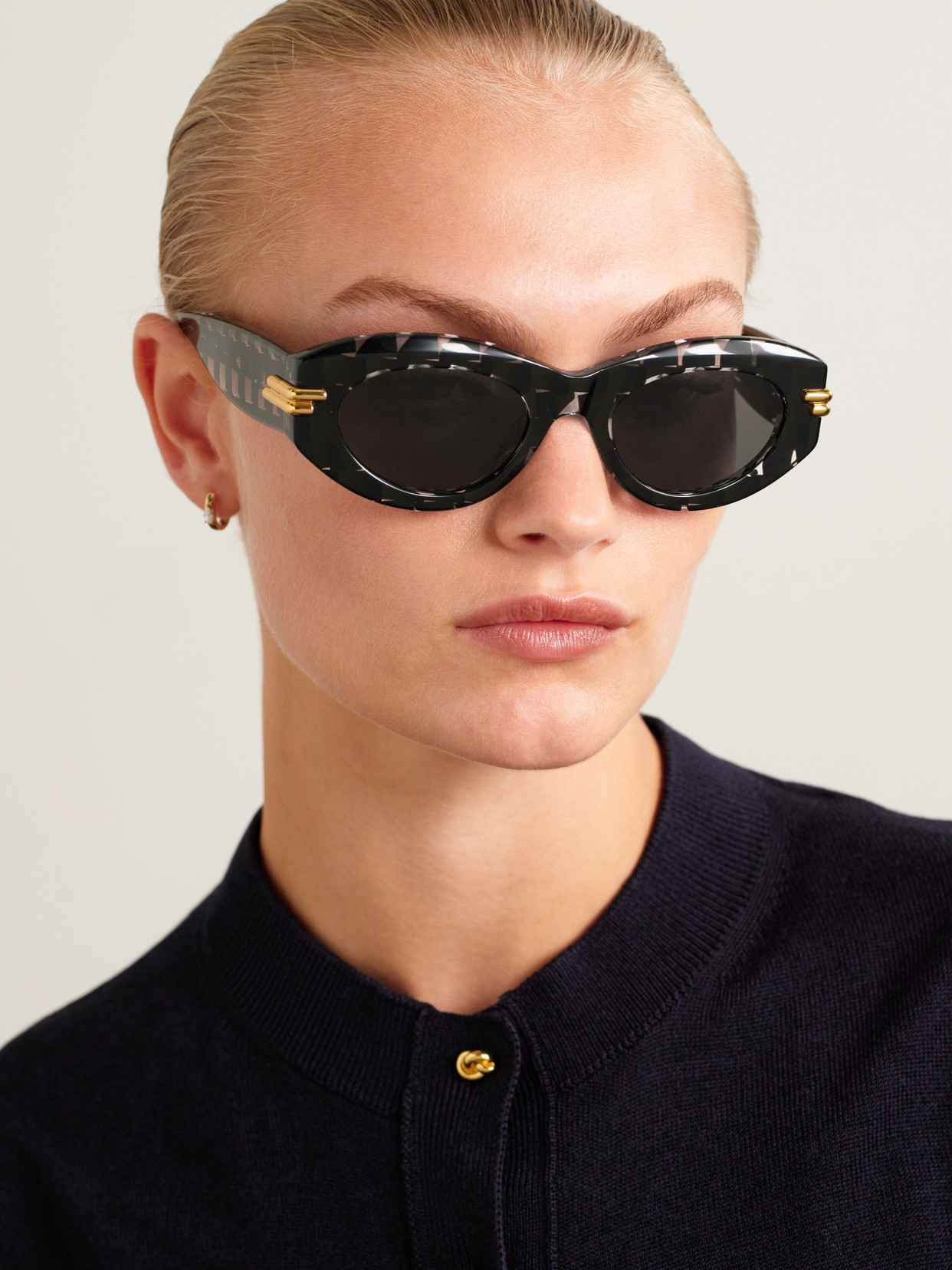 Bottega Veneta Oval-frame Acetate Sunglasses In Black