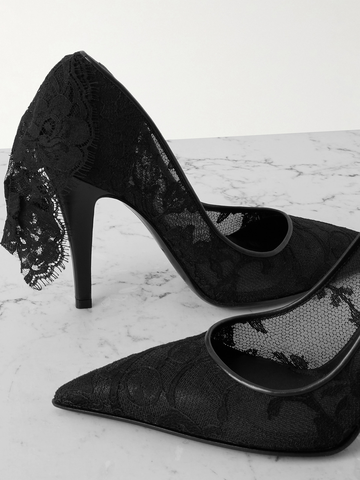 Alexander Mcqueen Mcqueen Drape Lace Pointed Toe Pump In Black
