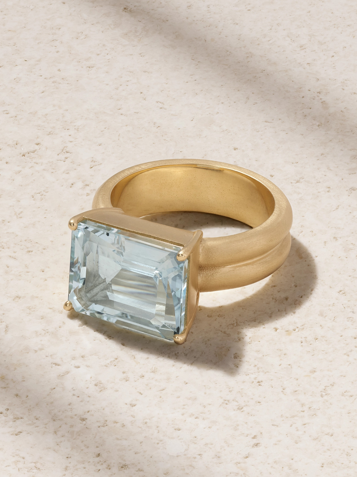 Irene Neuwirth Gemmy Gem 18-karat Gold Aquamarine Ring