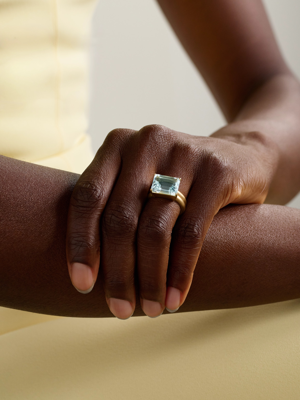 Irene Neuwirth Gemmy Gem 18-karat Gold Aquamarine Ring In Gold