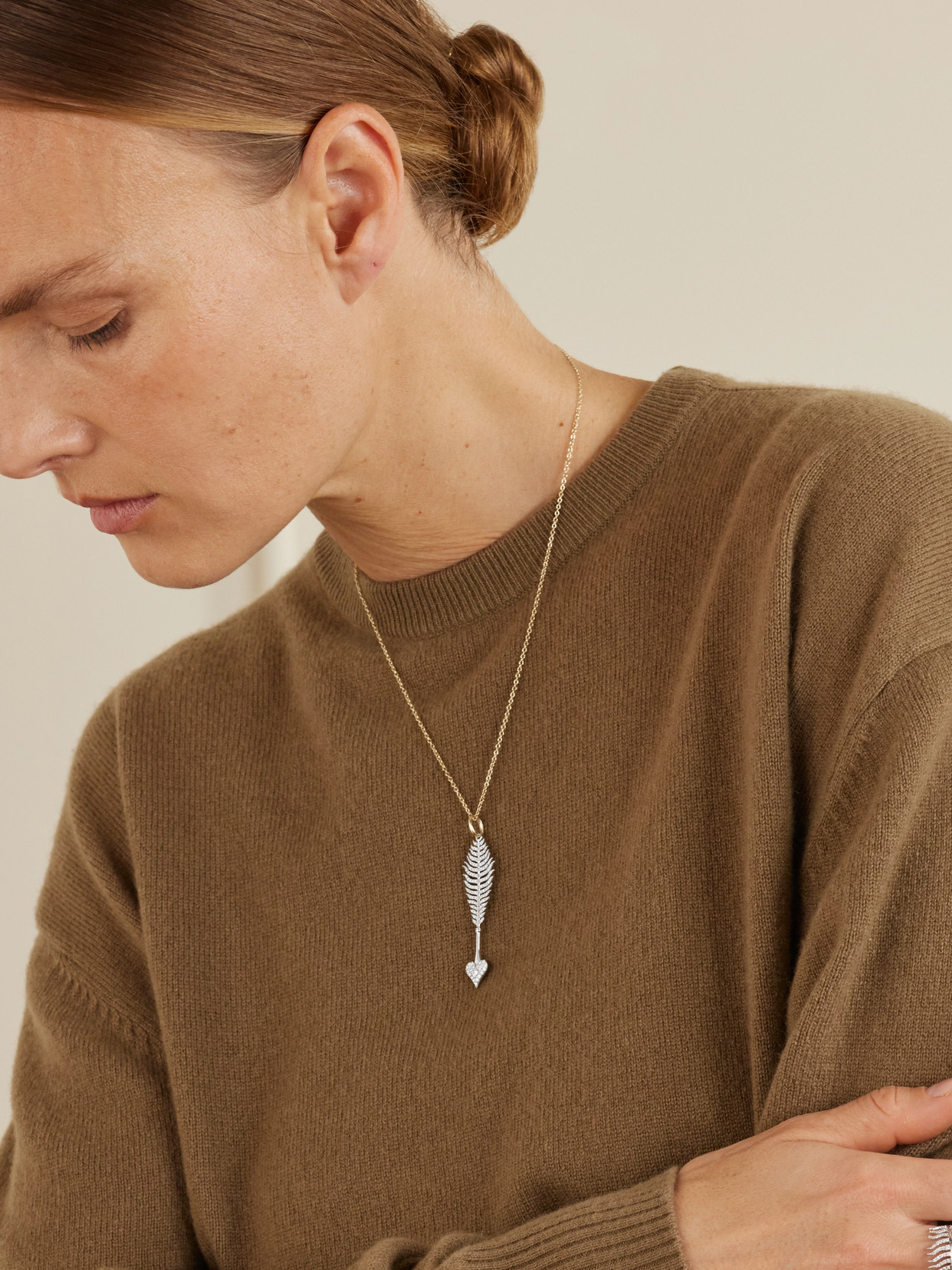 Mizuki Arrow 18-karat Yellow And White Gold Diamond Necklace In Gold