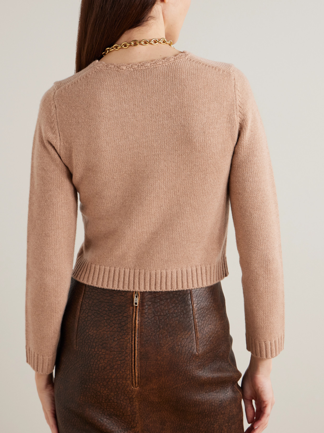 Chloé Scalloped Wool And Cashmere Blend Sweater In Neutral