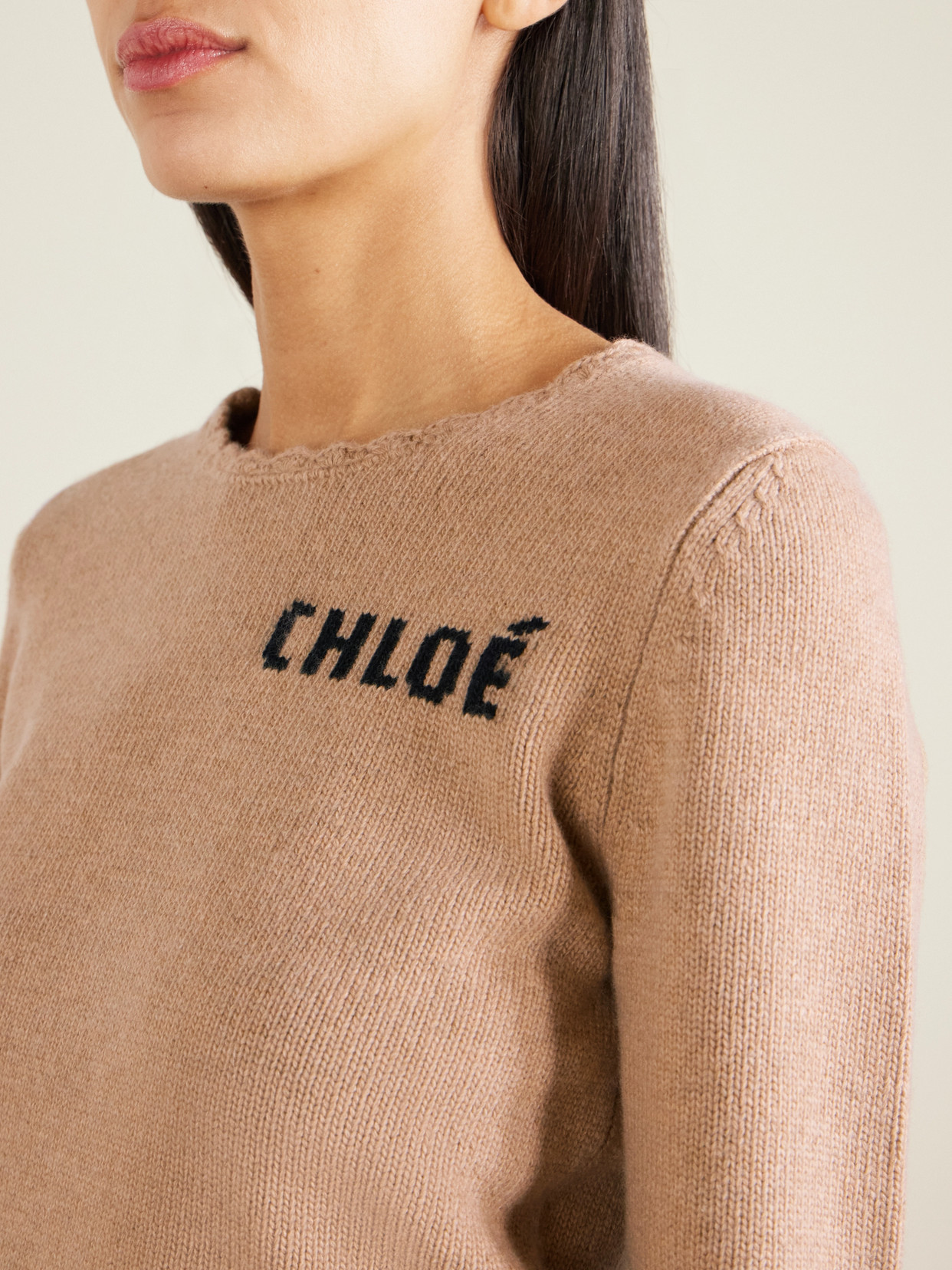 Chloé Scalloped Wool And Cashmere Blend Sweater In Neutral