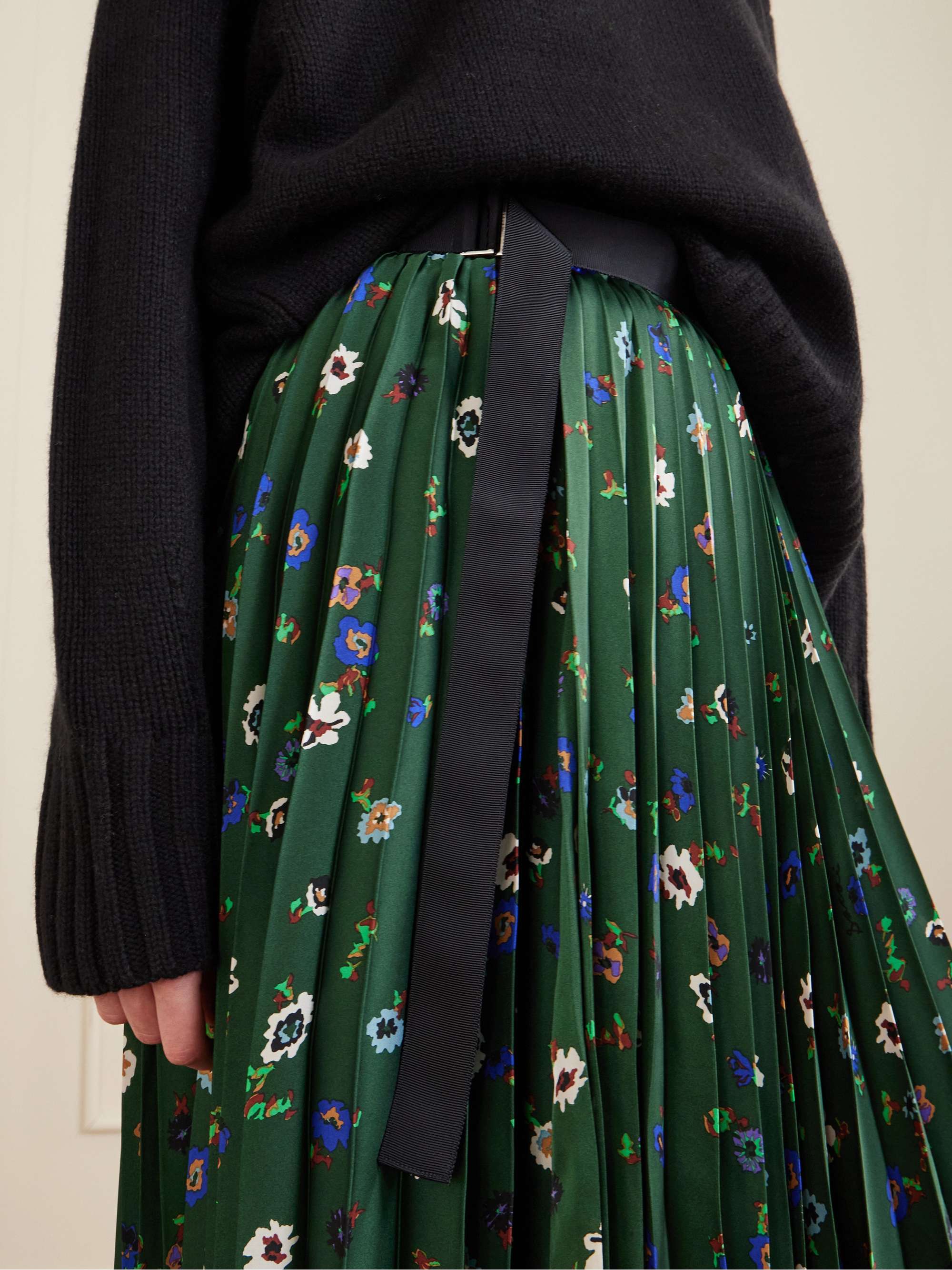 SACAI Belted grosgrain-trimmed pleated floral-print satin midi