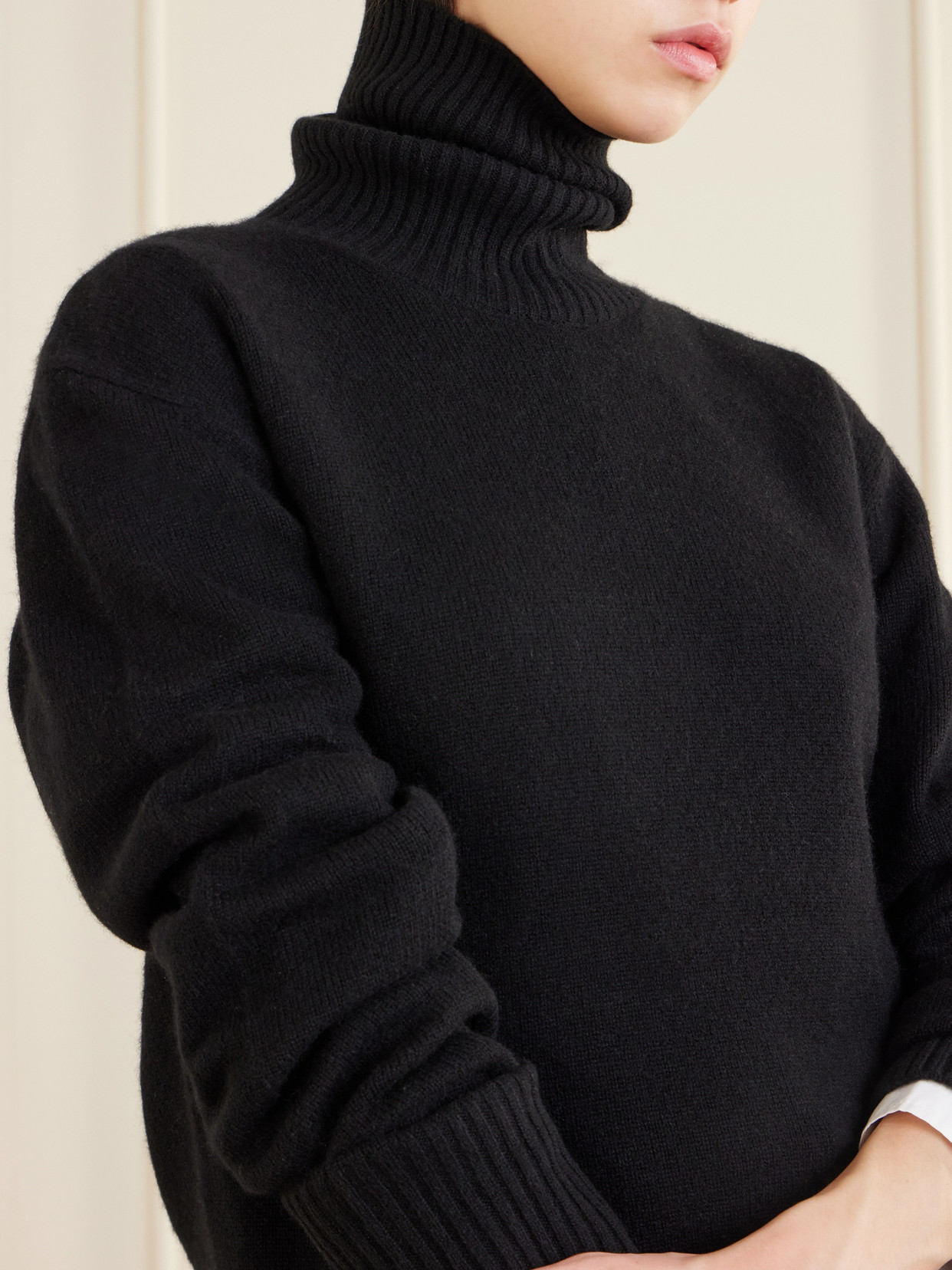 Totême Wool And Silk-blend Turtleneck Sweater In Black
