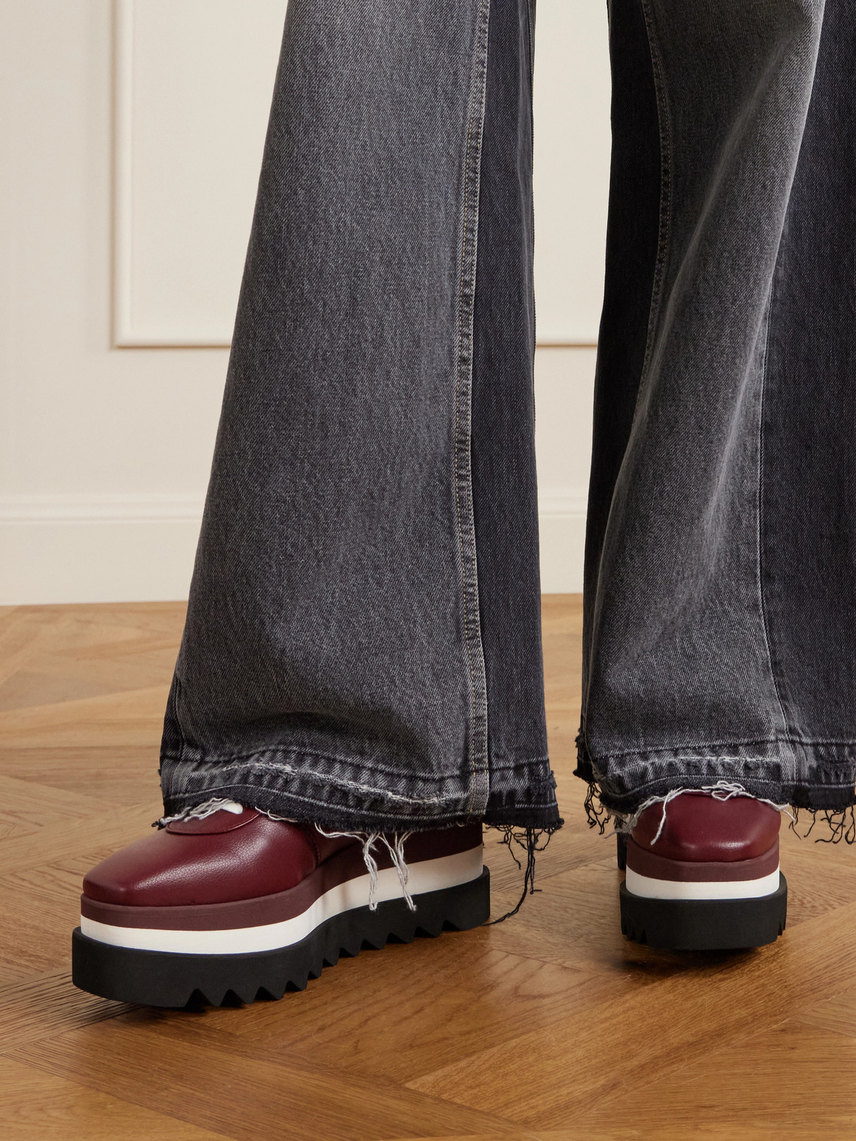 Sneak-Elyse Platform Sneakers