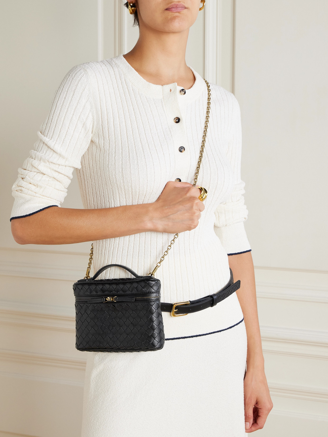 Bottega Veneta Intrecciato Leather Shoulder Bag In Black