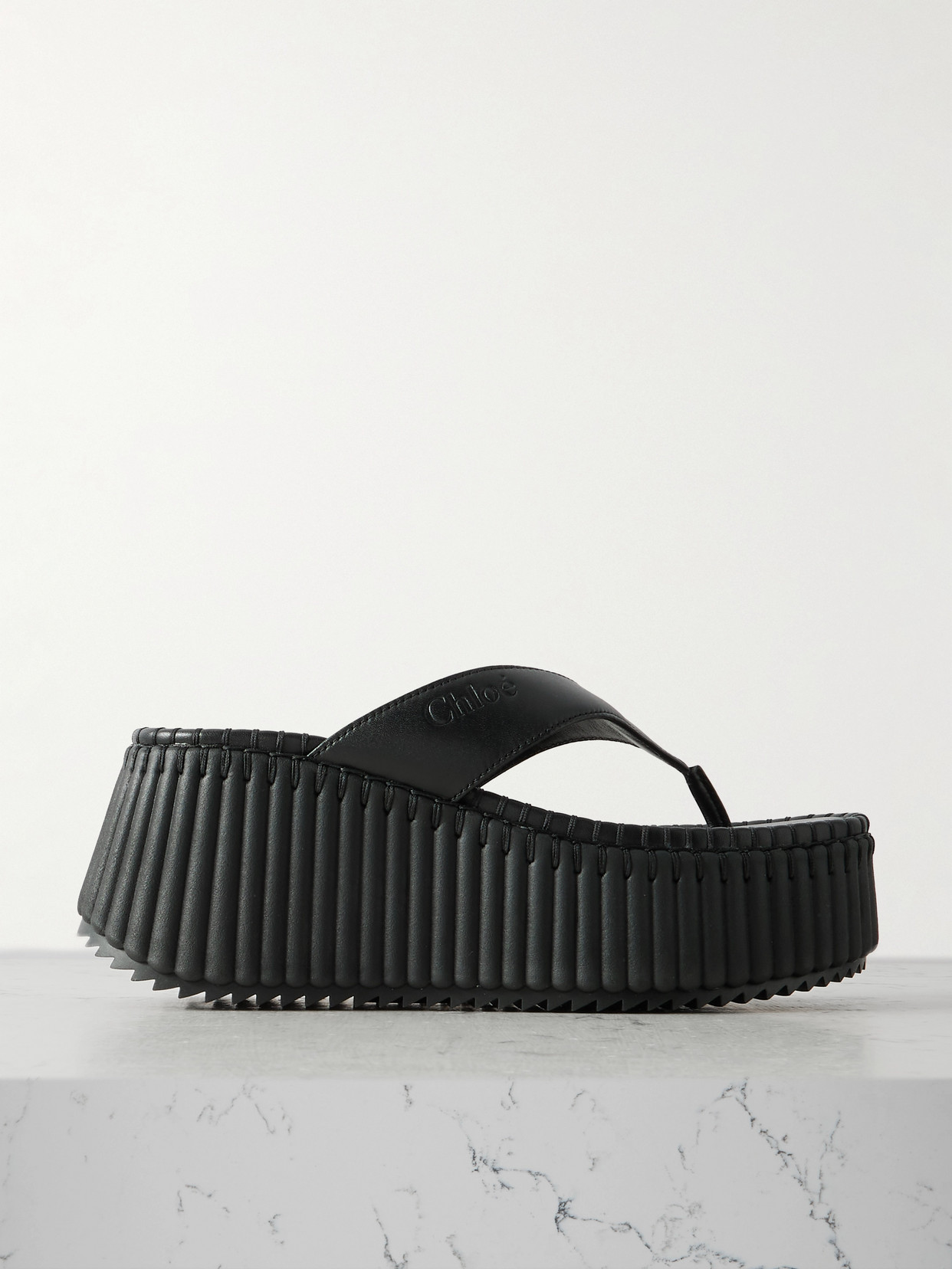 Chloé Nama Leather Platform Flip Flops In Black