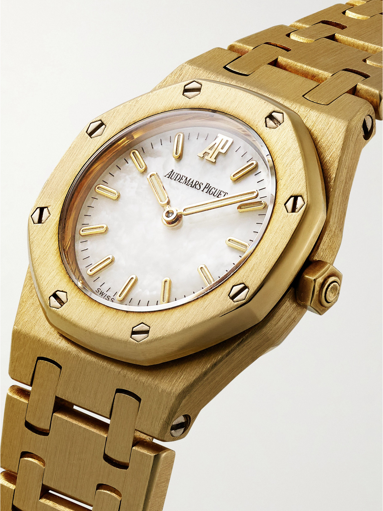 Stephanie Windsor + Audemars Piguet Vintage 1995 Royal Oak Mini 19mm 18-karat Gold And Mother-of-pearl Watch In Gold