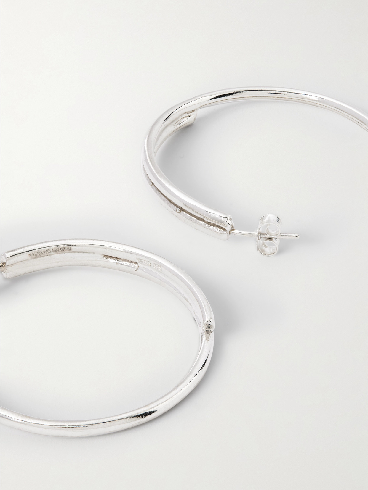 Ysso Queen Silver Hoop Earrings In Metallic