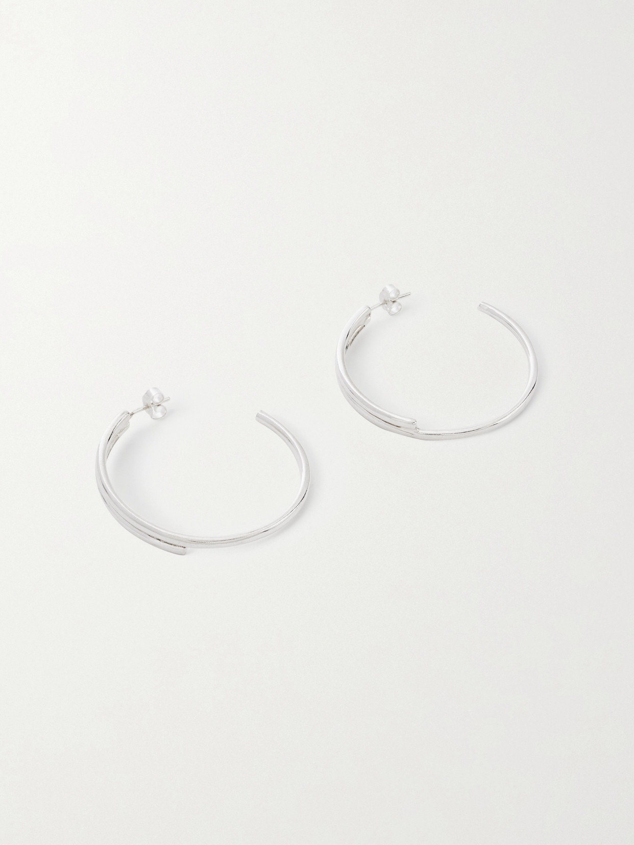 Ysso Queen Silver Hoop Earrings In Metallic