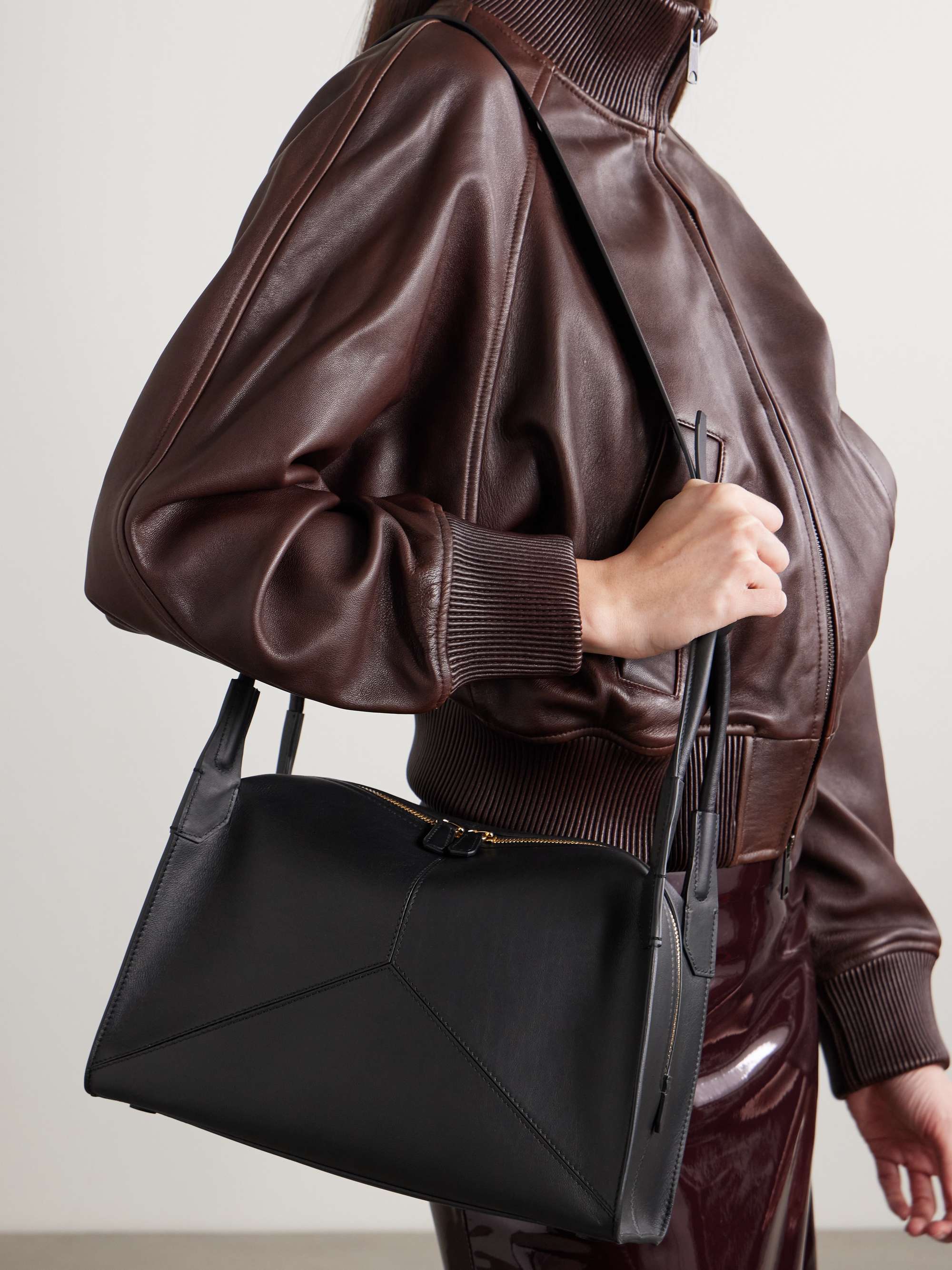 REBEL WAVE y2k opium クロス レザー バックパック VICTORIA BECKHAM Plié paneled leather tote | NET-A-PORTER