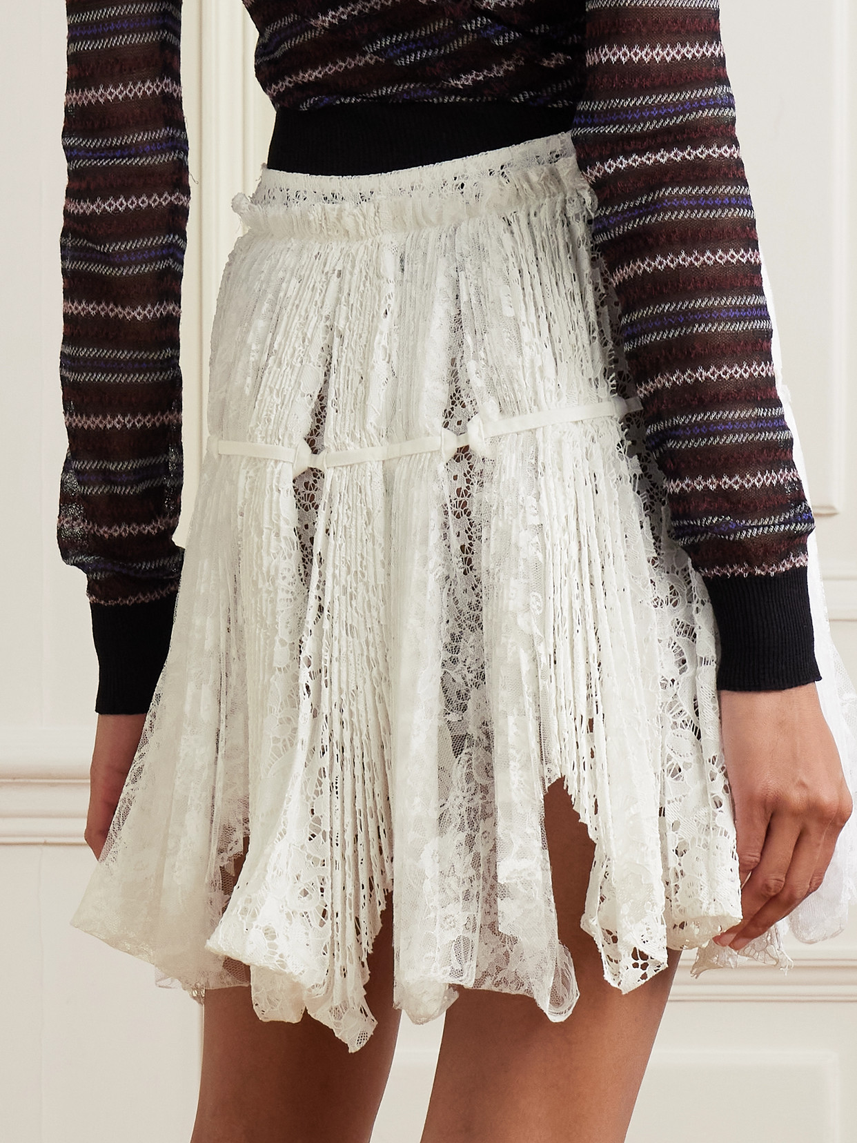 Asymmetric Tie-Detailed Lace Mini