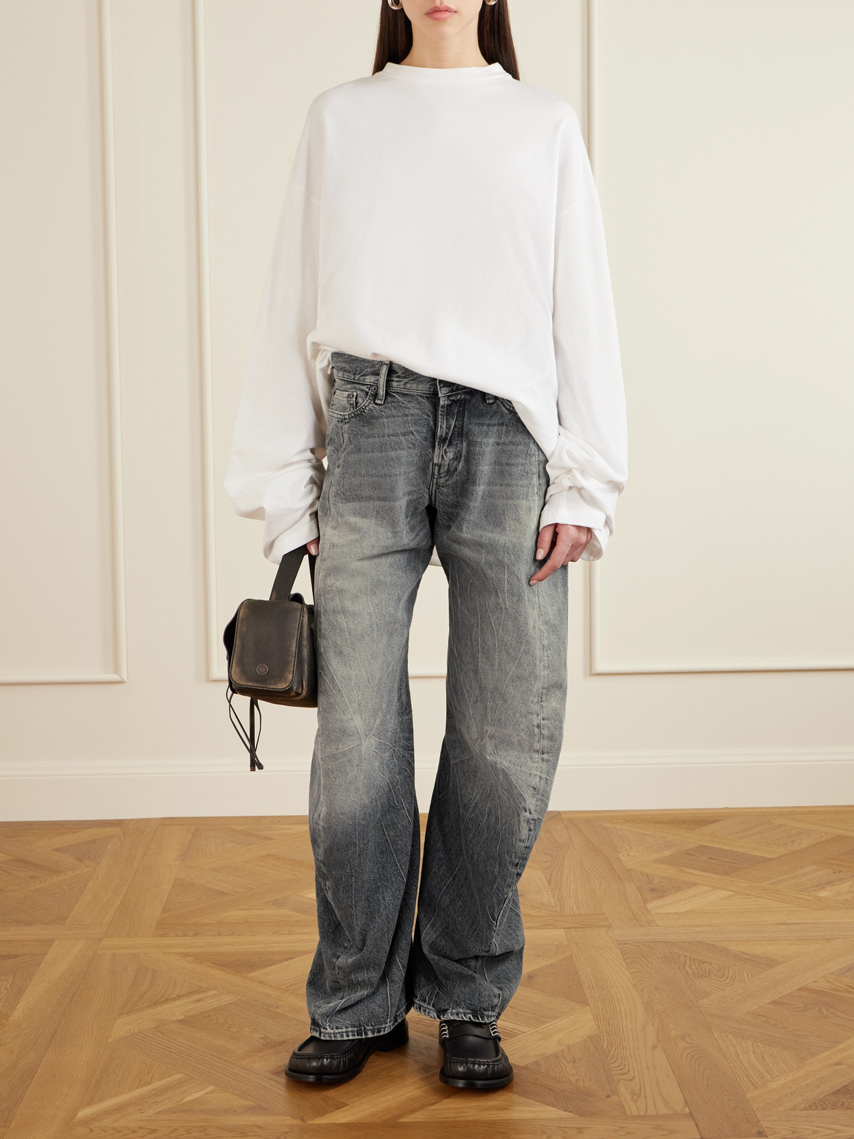 Acne Studios 2006f Low-rise Barrel-leg Jeans In Black