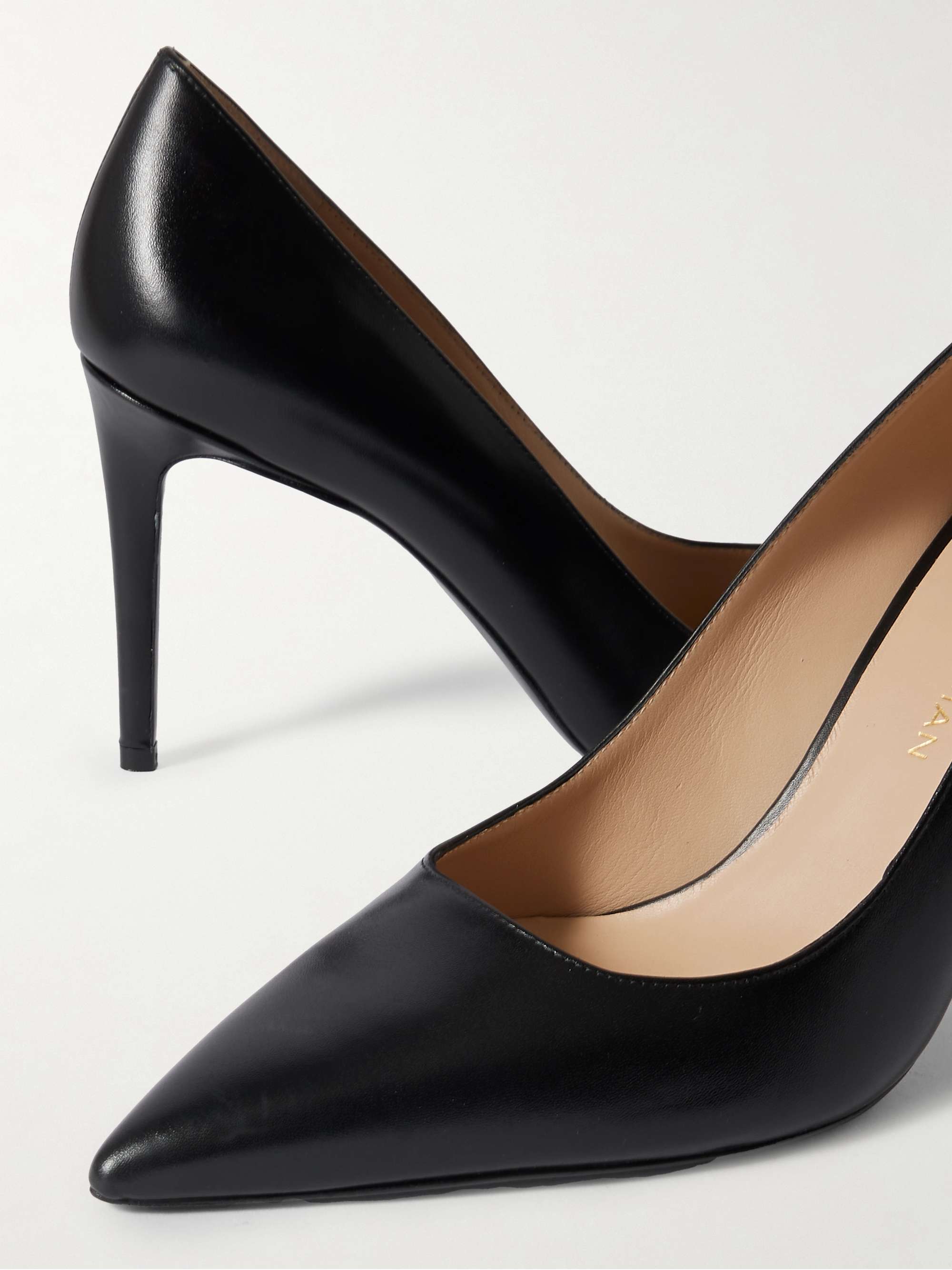 STUART WEITZMAN 