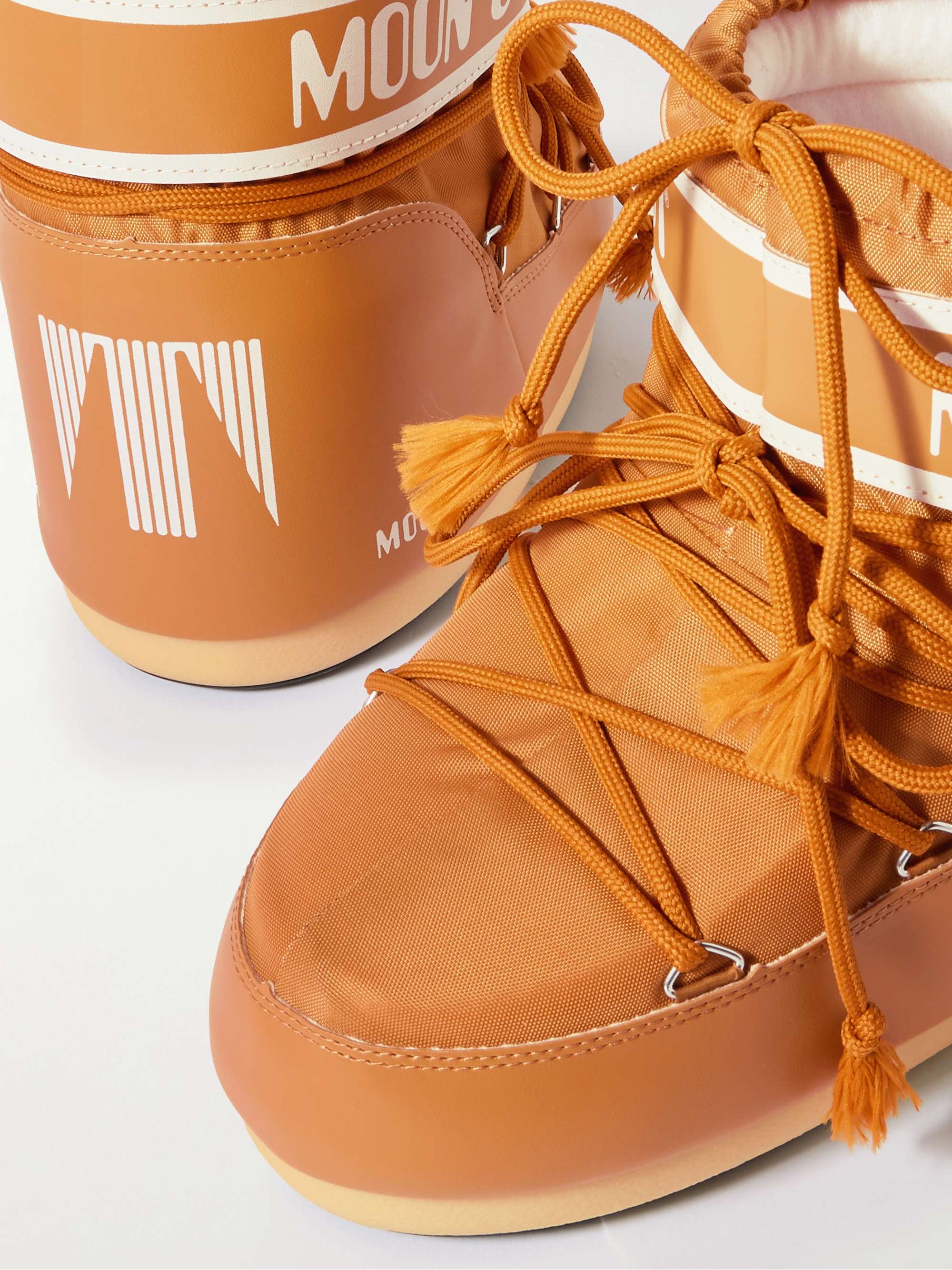 MOON BOOT 