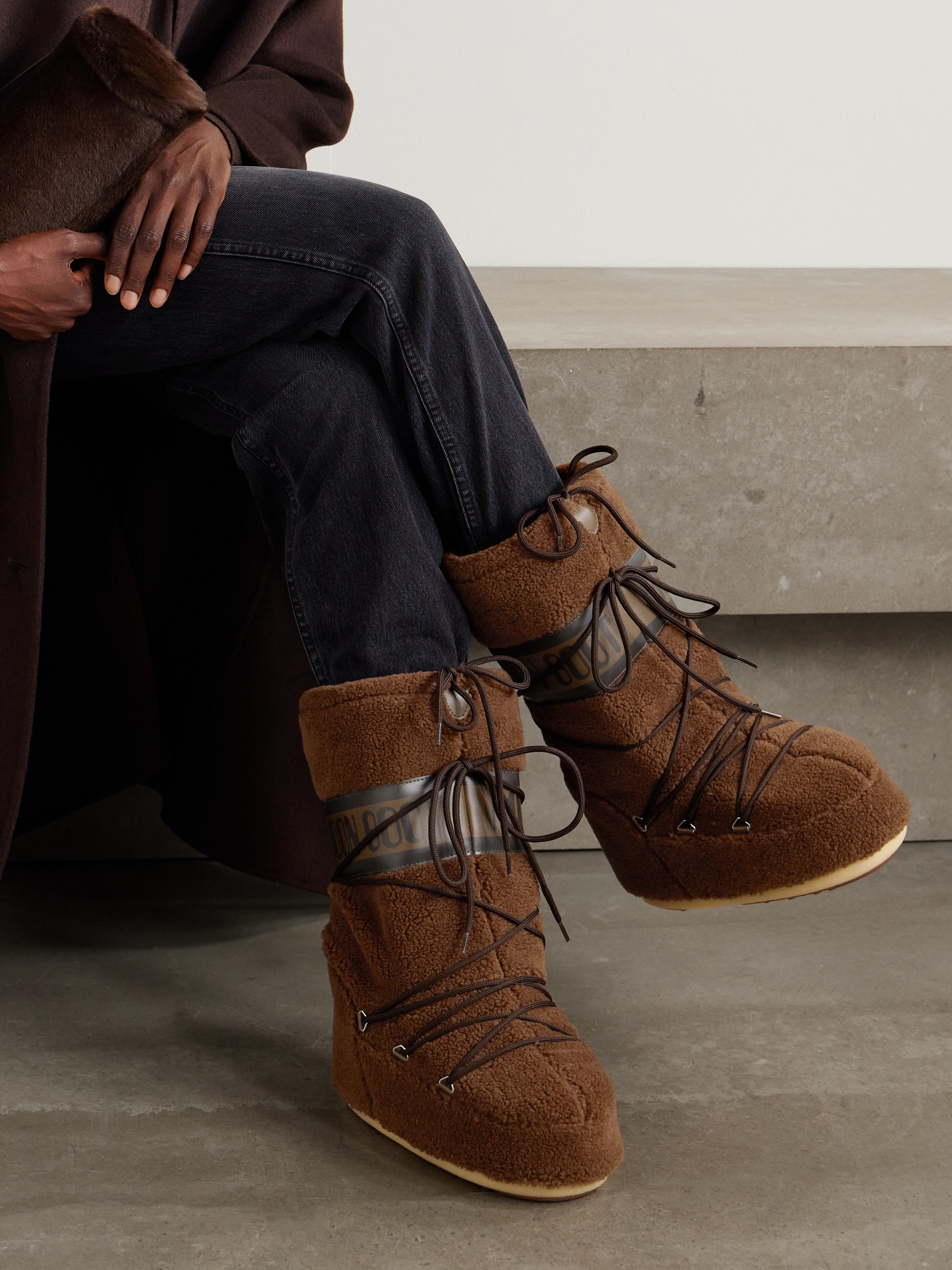 Revolve Net A Porter Tecnica MOON BOOT
Icon shell faux leather snow boots MOON BOOT Icon shell and leather-like snow boots | NET-A-PORTER main image 4