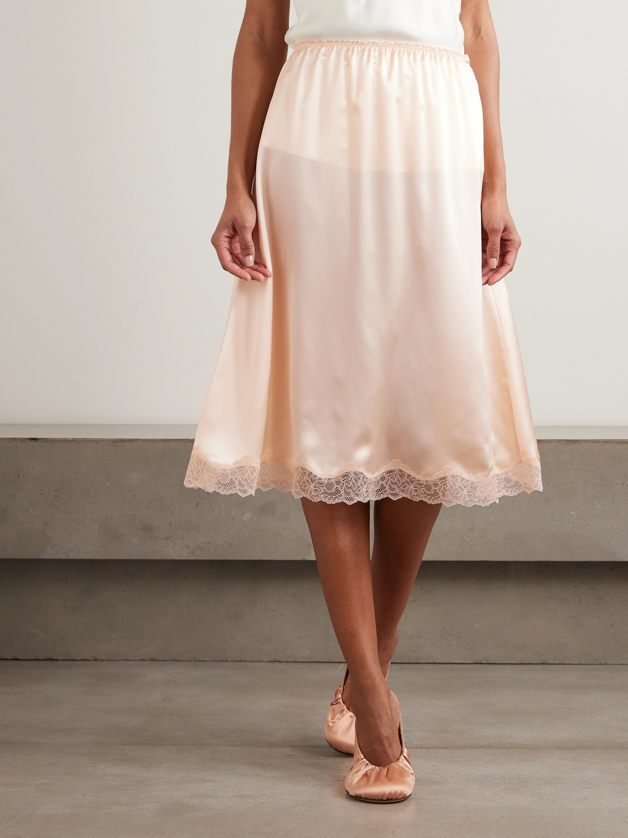 Scalloped Lace-Trimmed Silk-Satin Skirt