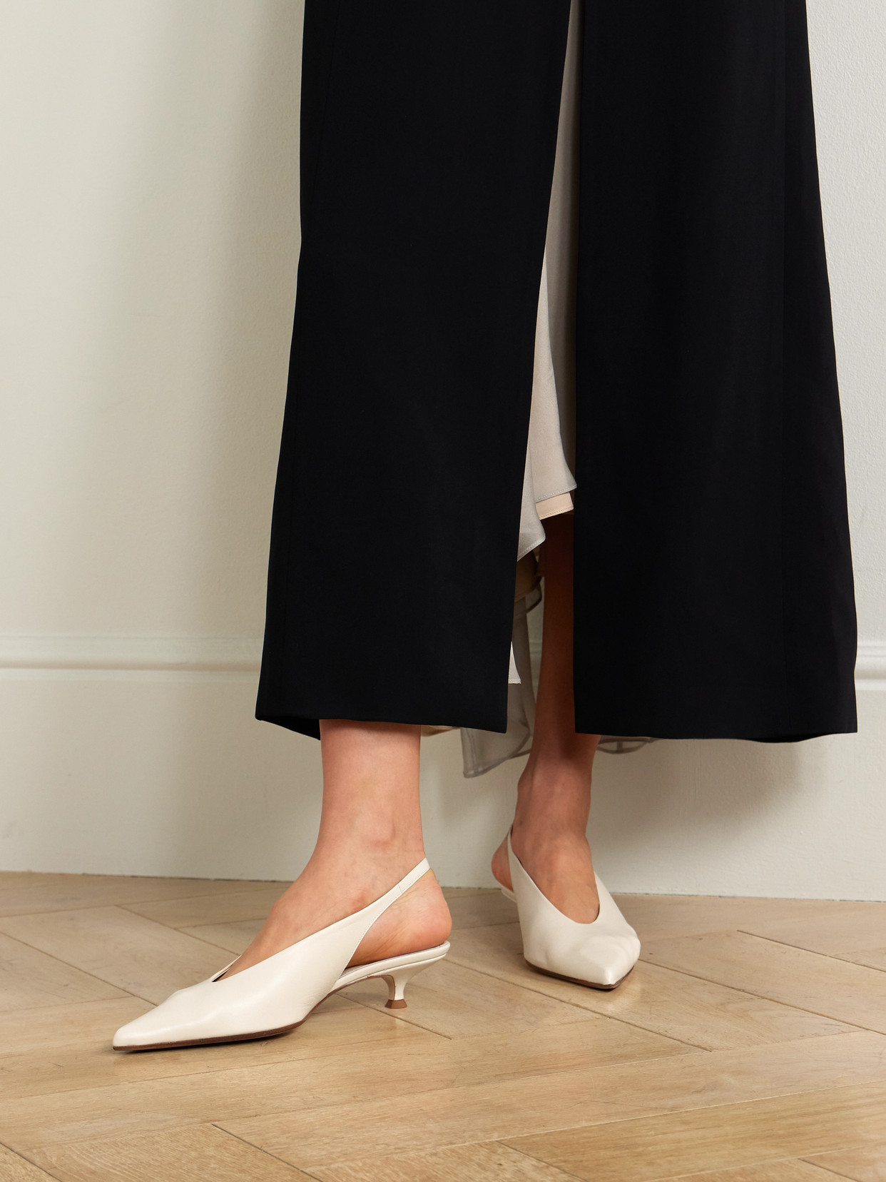Aeyde Slingback Pointed Toe Kitten Pumps In White