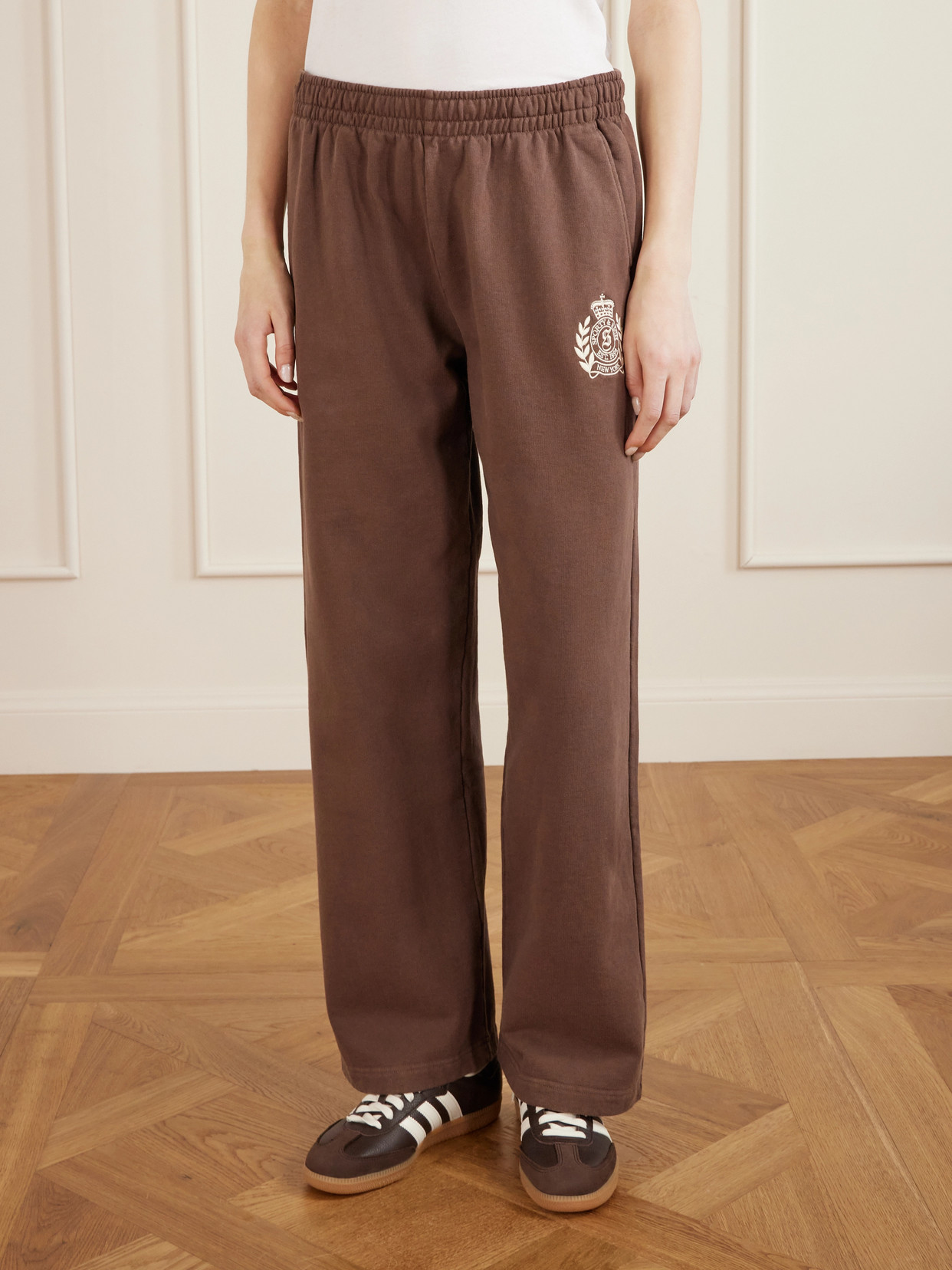 Sporty And Rich Sporty & Rich Sporty & Rich Ny Crest Embroidered Sweatpants – Chocolate In Brown
