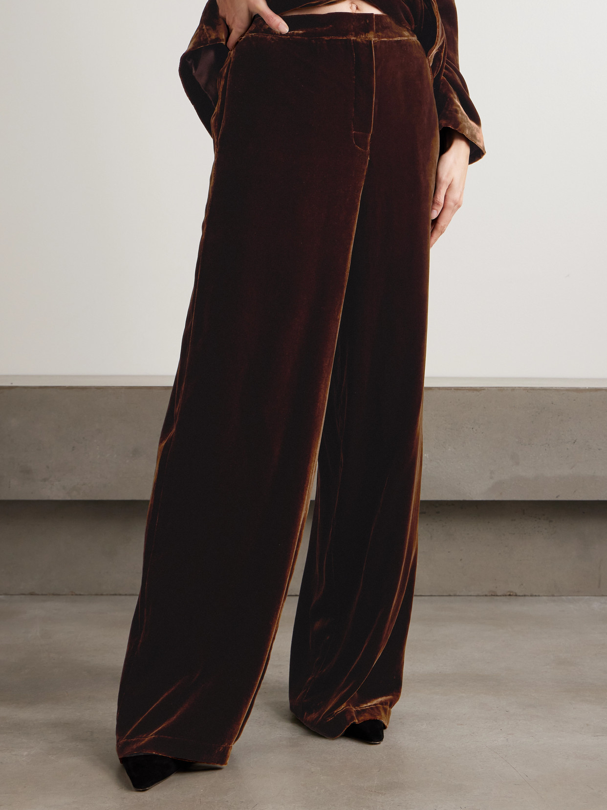 Olivia Von Halle Jagger Velvet Pajama Set In Brown