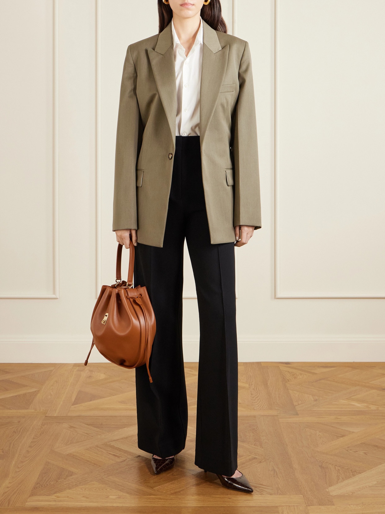 Ferragamo Hug Buckle Leather Bucket Bag In Brown