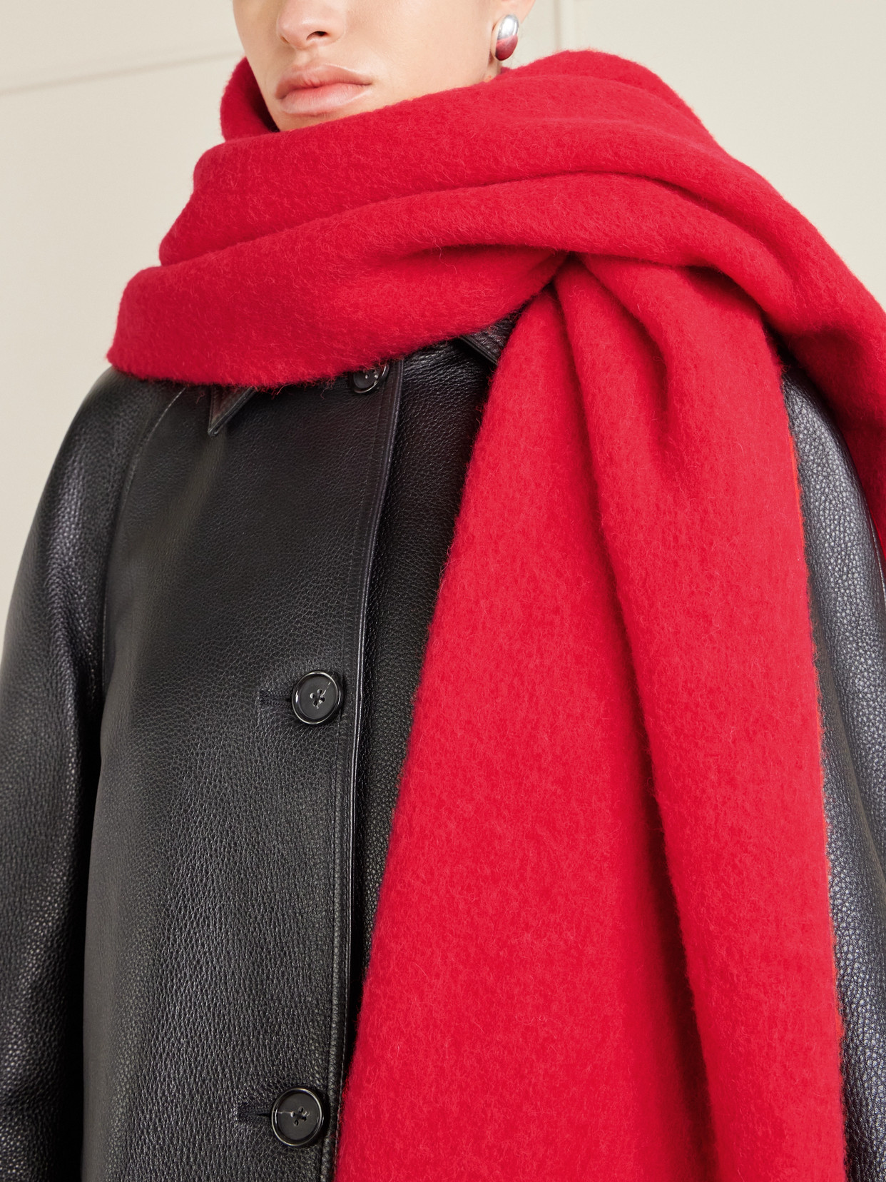 Totême Fuzzy Fringed Alpaca-blend Scarf In Red