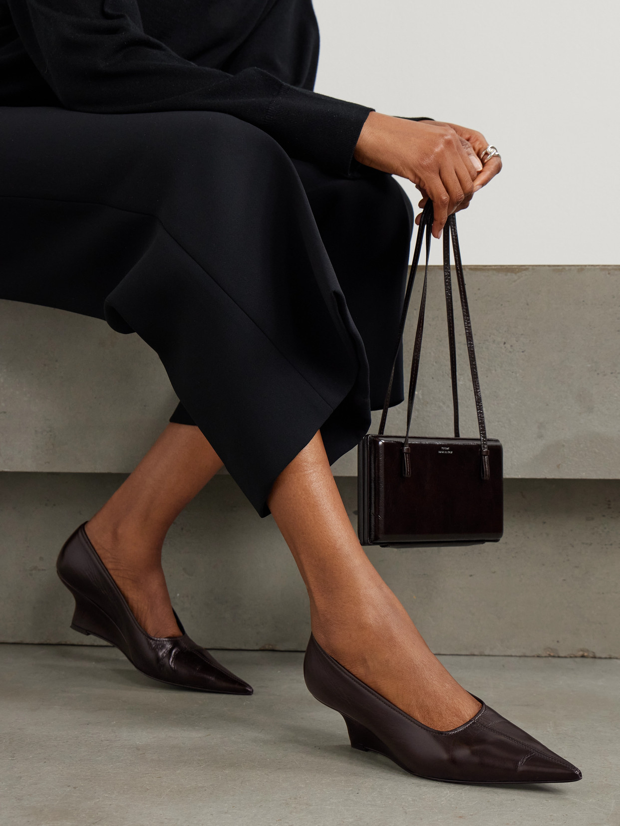 Totême Sharp Naplack Wedge Pumps Bark In Multi