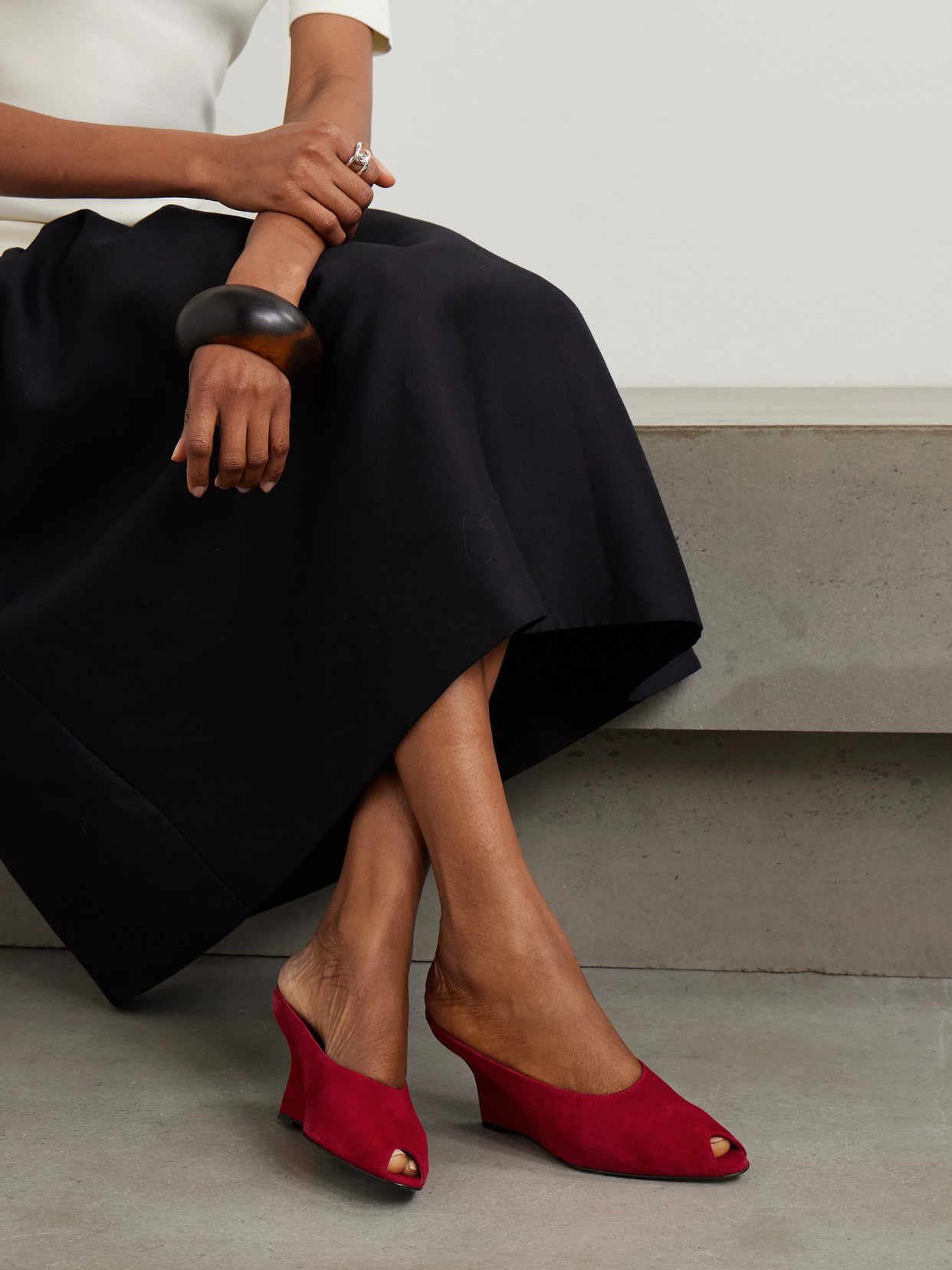 Totême Velvet Wedge Mules In Red