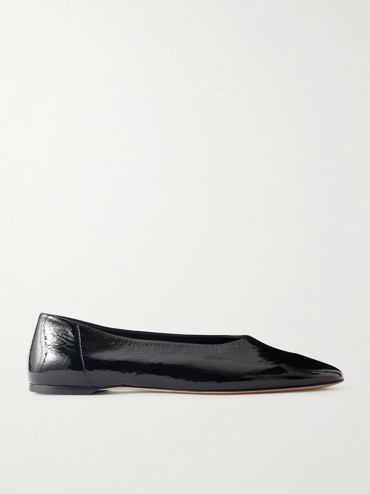 Totême Crinkled Patent-leather Ballet Flats In Black