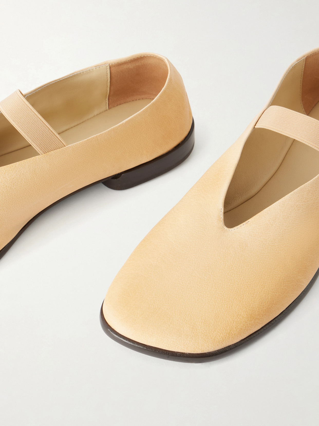 Lemaire Leather Glove Ballerinas Pointed Toe Strap In Neutral