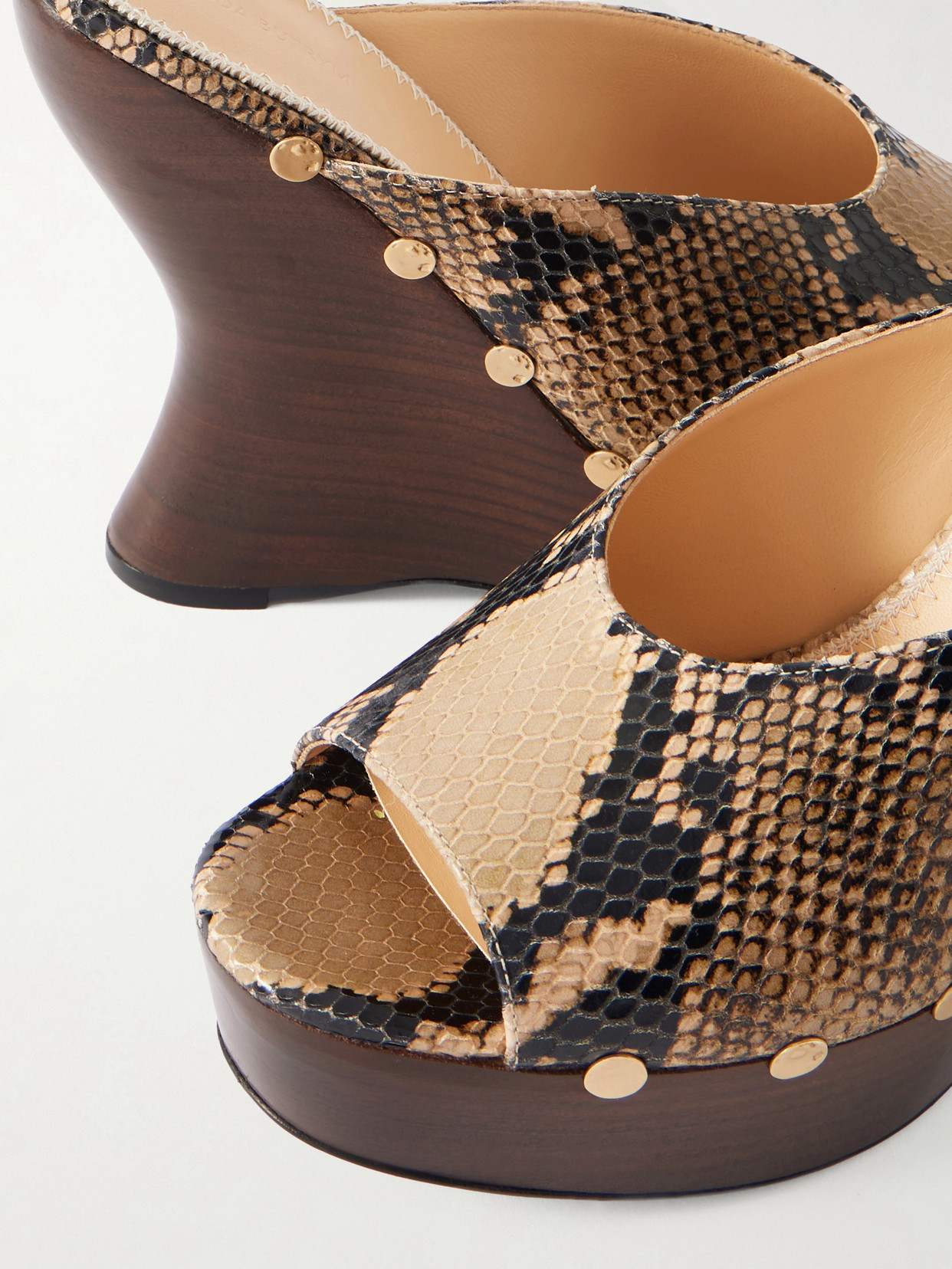 Studded Snake-Effect Wedge
