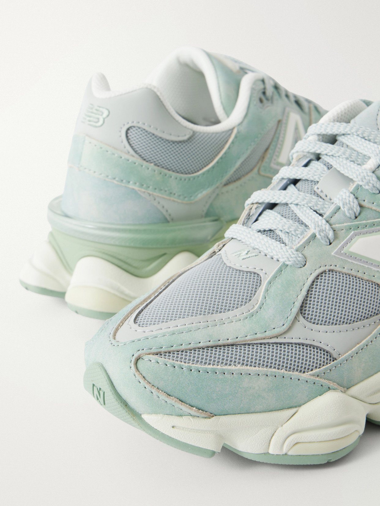 9060 Sneakers