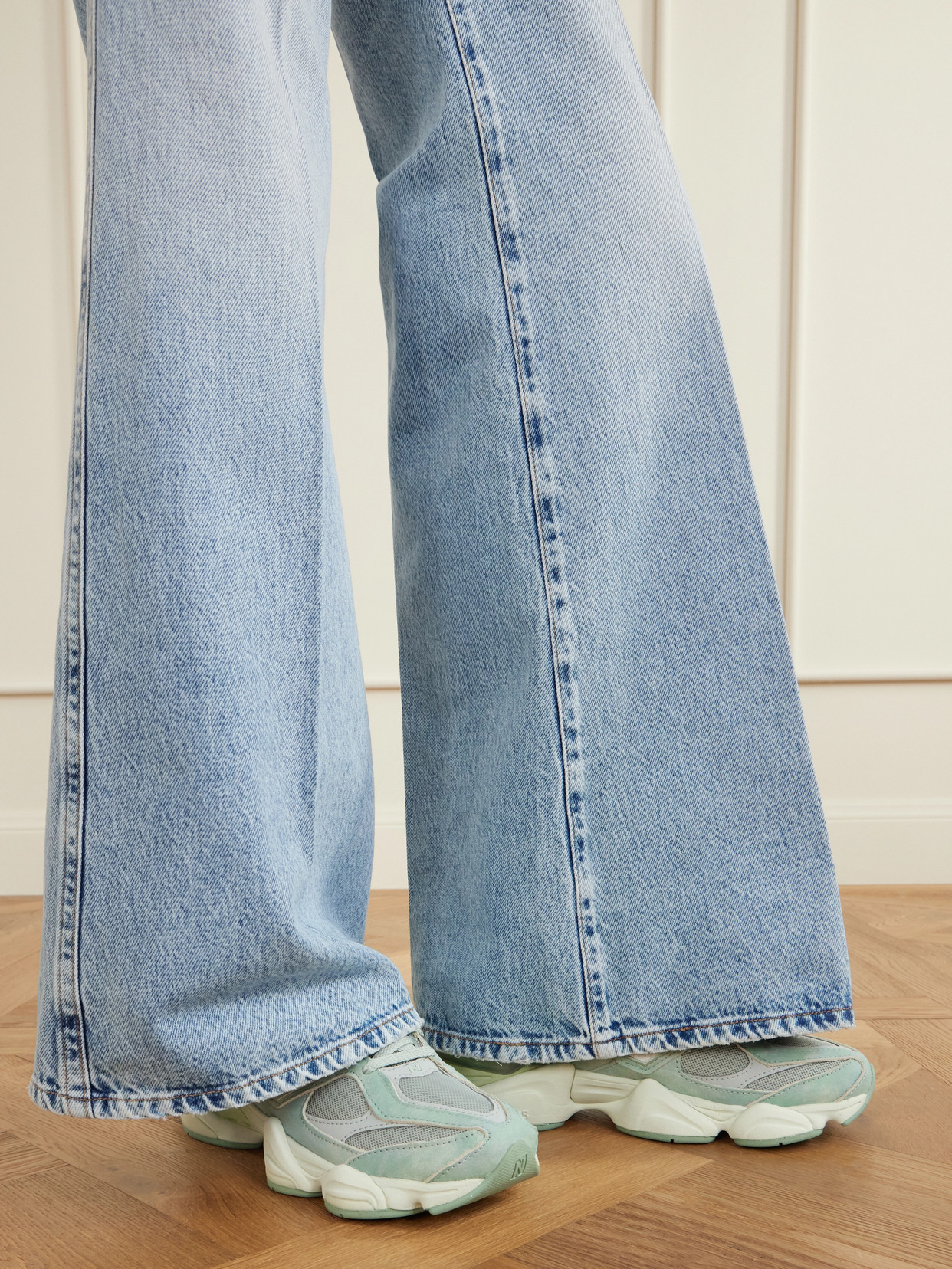 9060 Sneakers