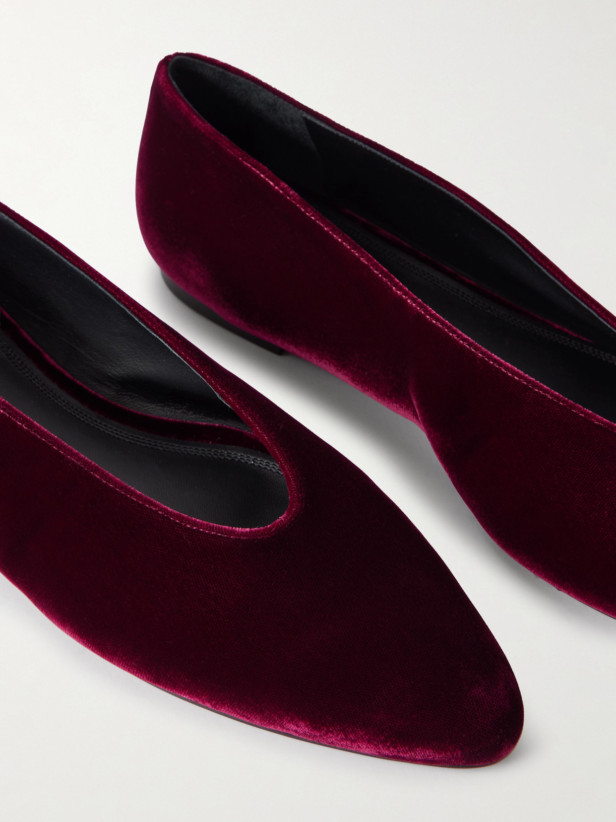 Neous Beid Velvet Ballet Flats In Burgundy