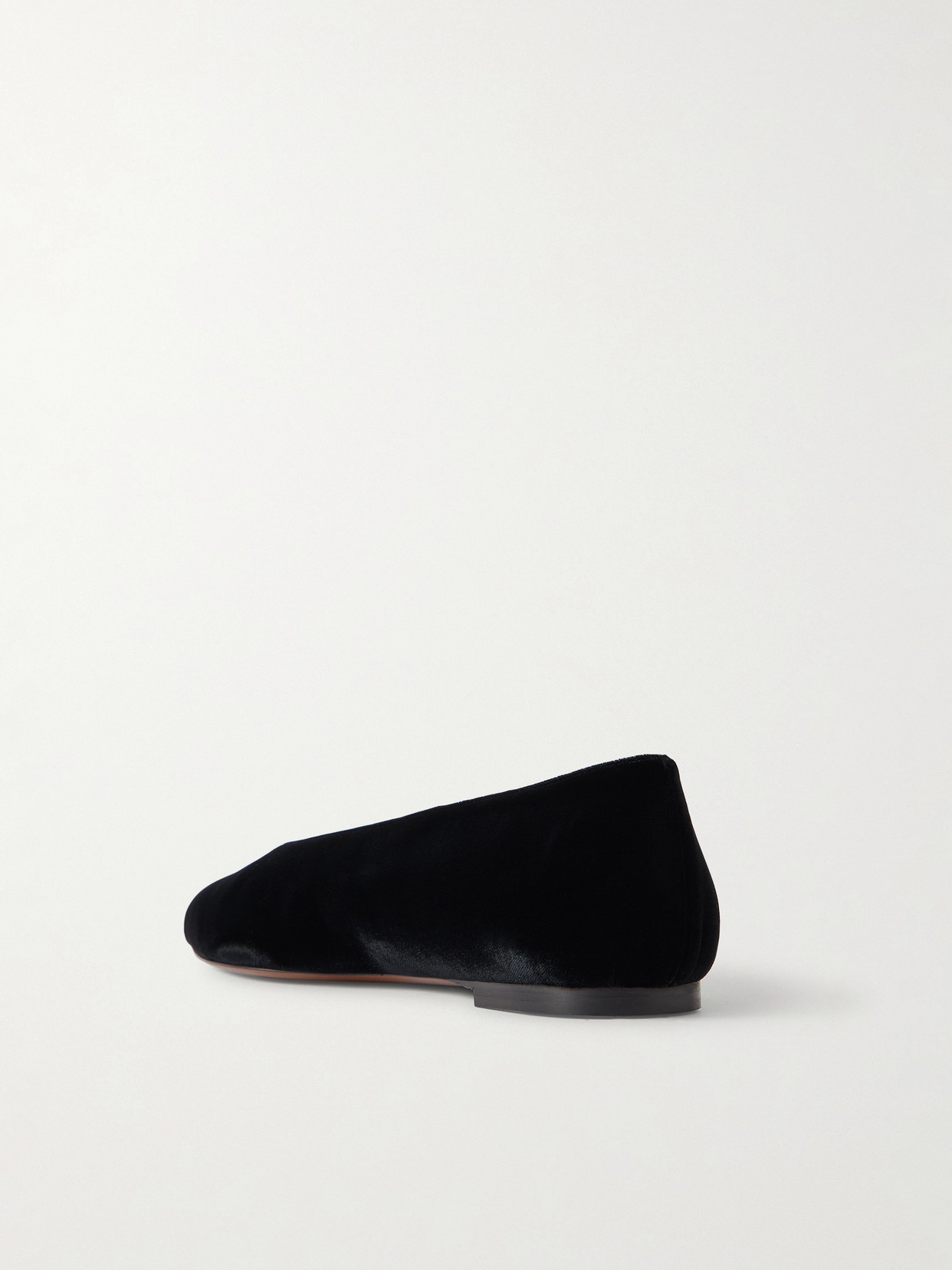 Neous Beid Velvet Ballet Flats In Black