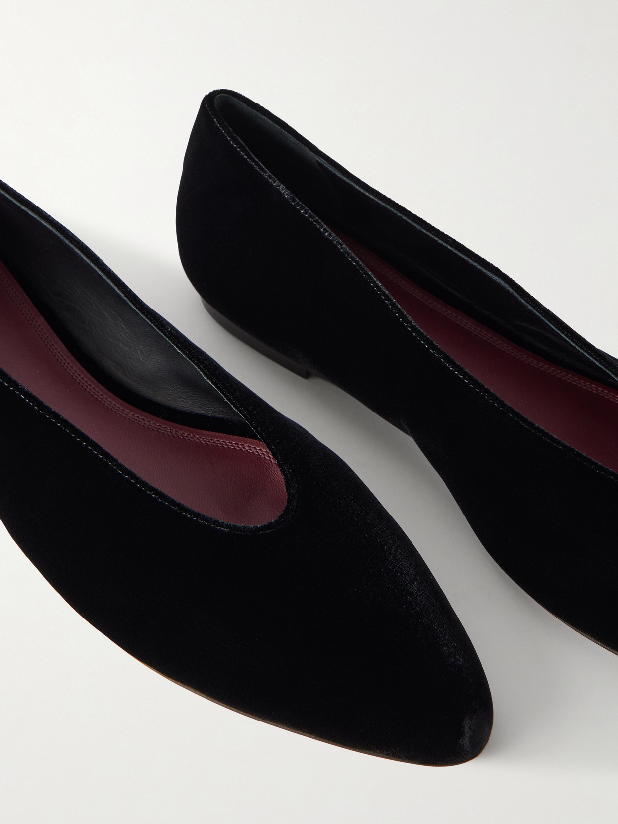 Neous Beid Velvet Ballet Flats In Black