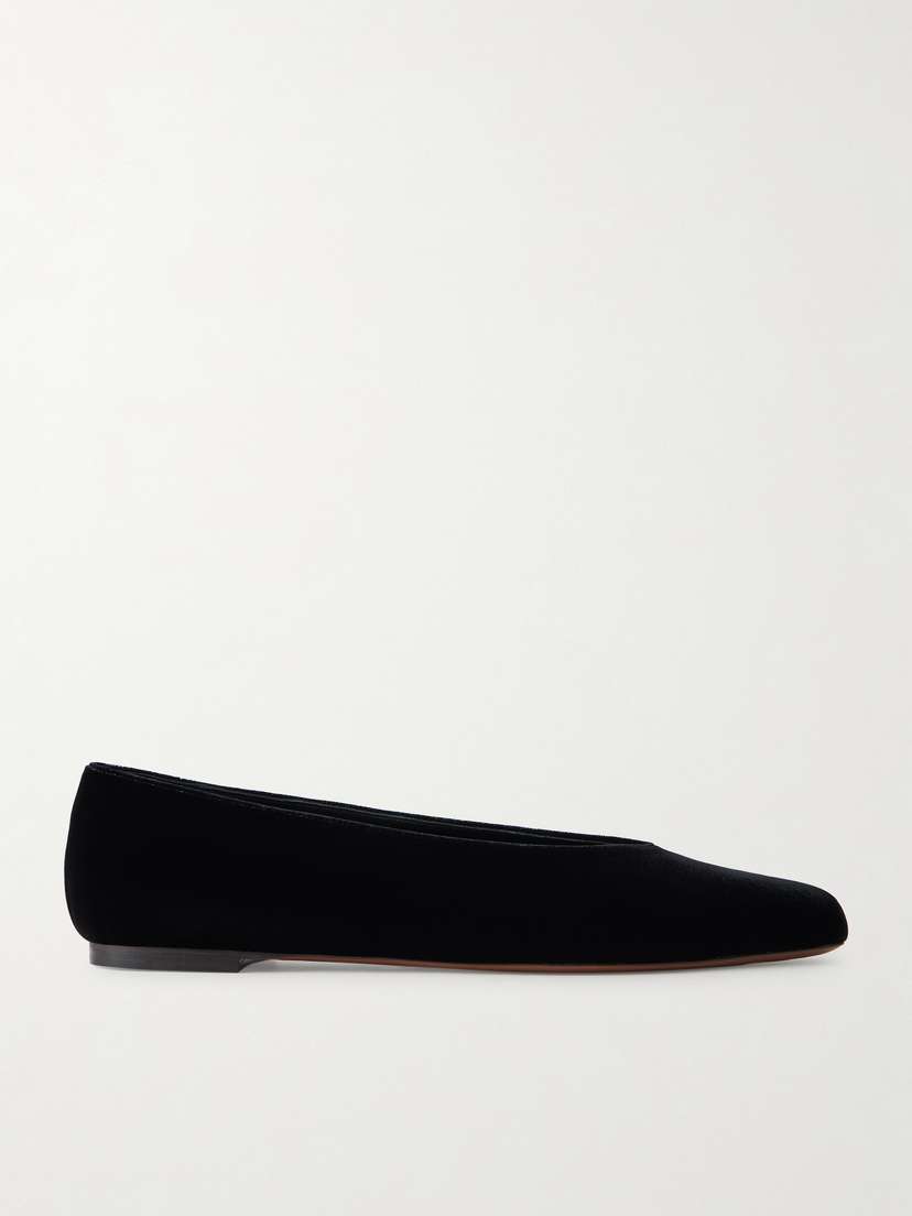 NEOUS Beid Velvet Ballet Flats