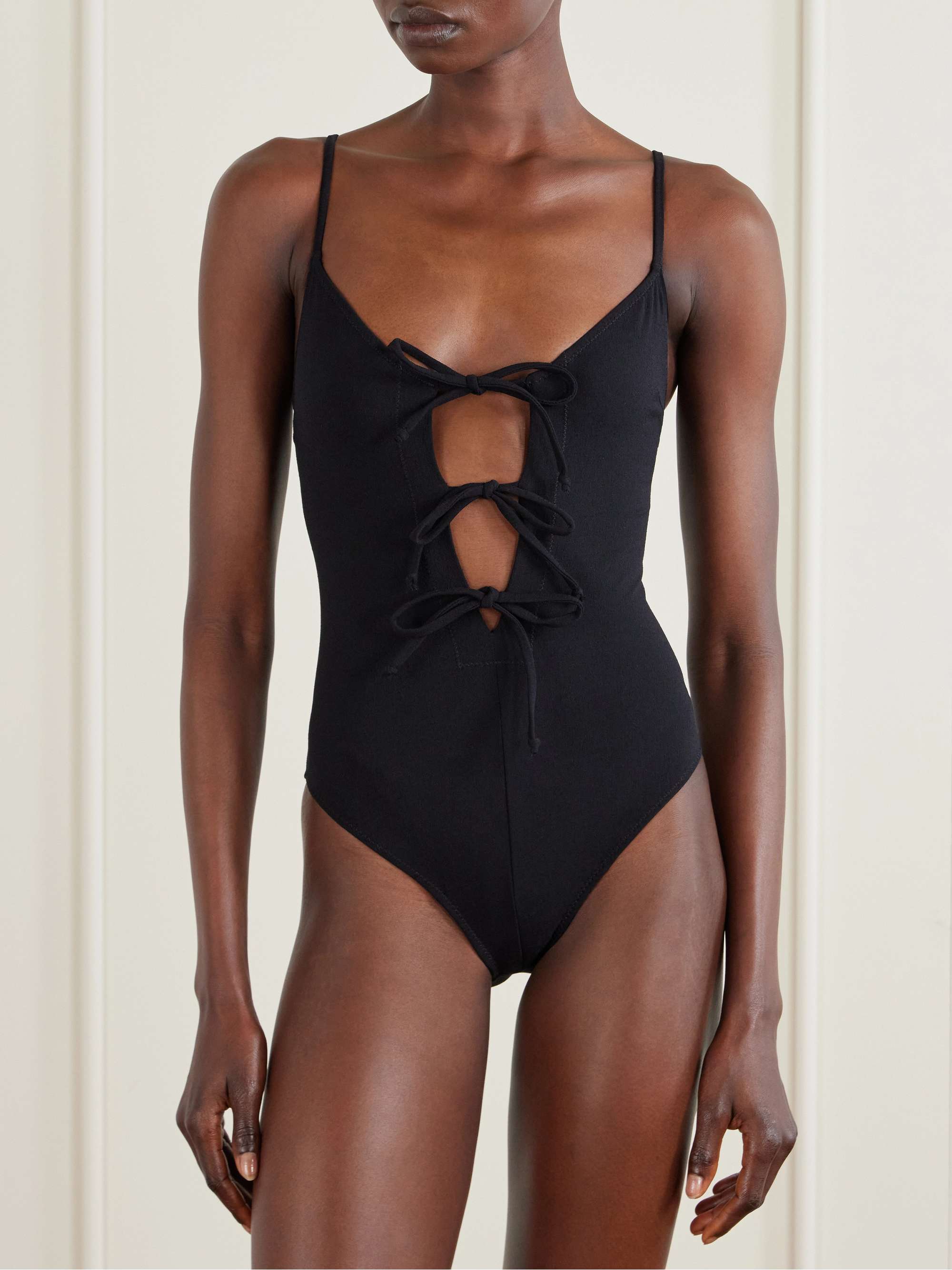 LISA MARIE FERNANDEZ 