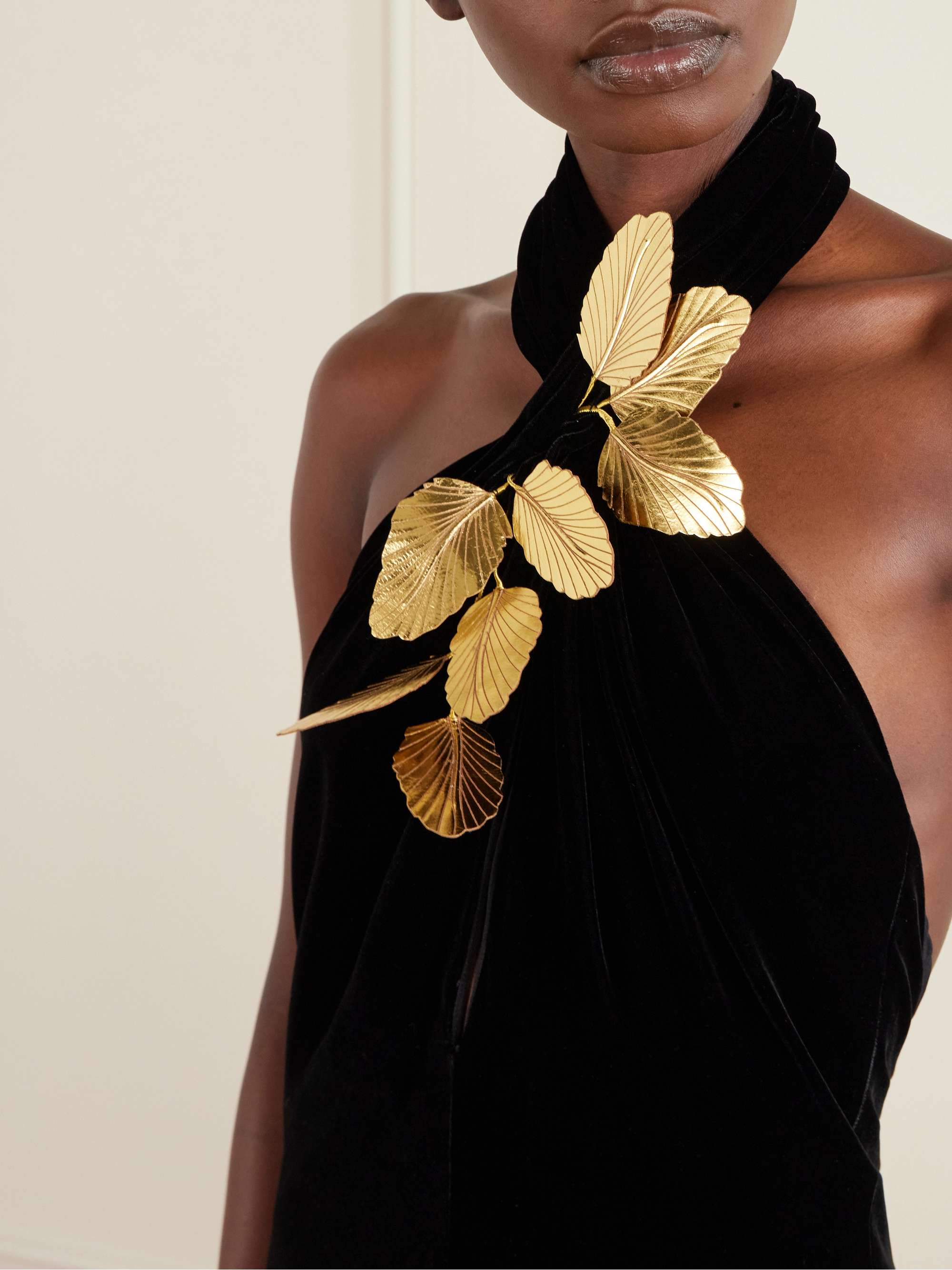 Oscar de La Renta Leaf Embroidered Velvet Gown - Gold Oscar de La Renta Leaf Embroidered Velvet Gown - Gold