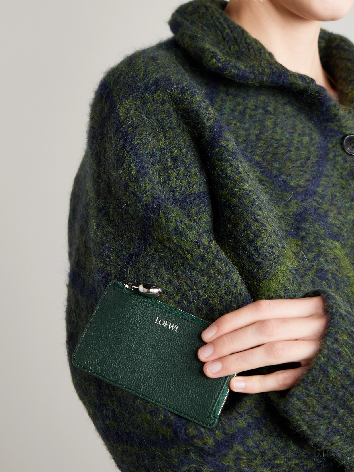 Loewe Textured-leather Cardholder In Green
